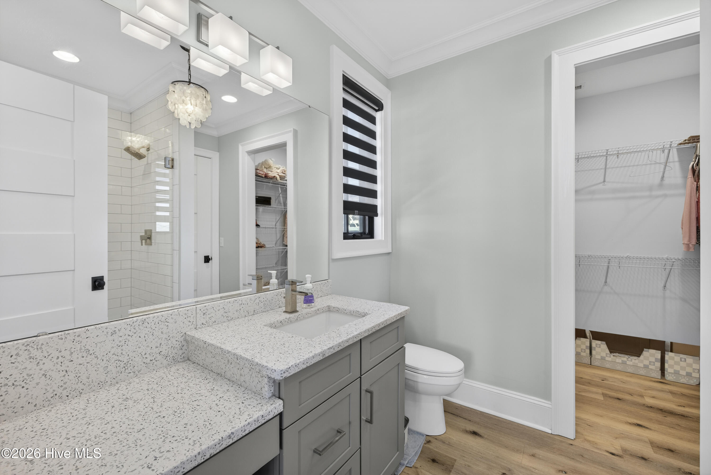 100560088 | Photo 53