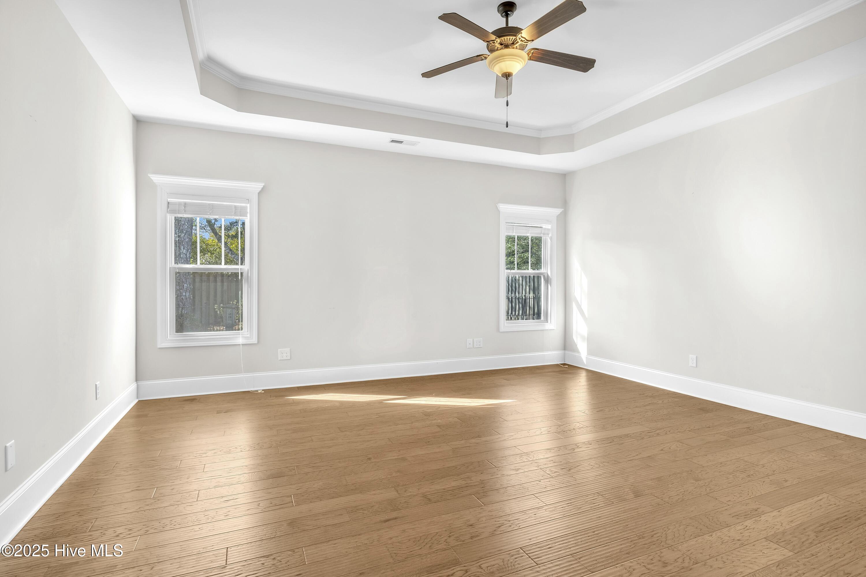 100489569 | Photo 32