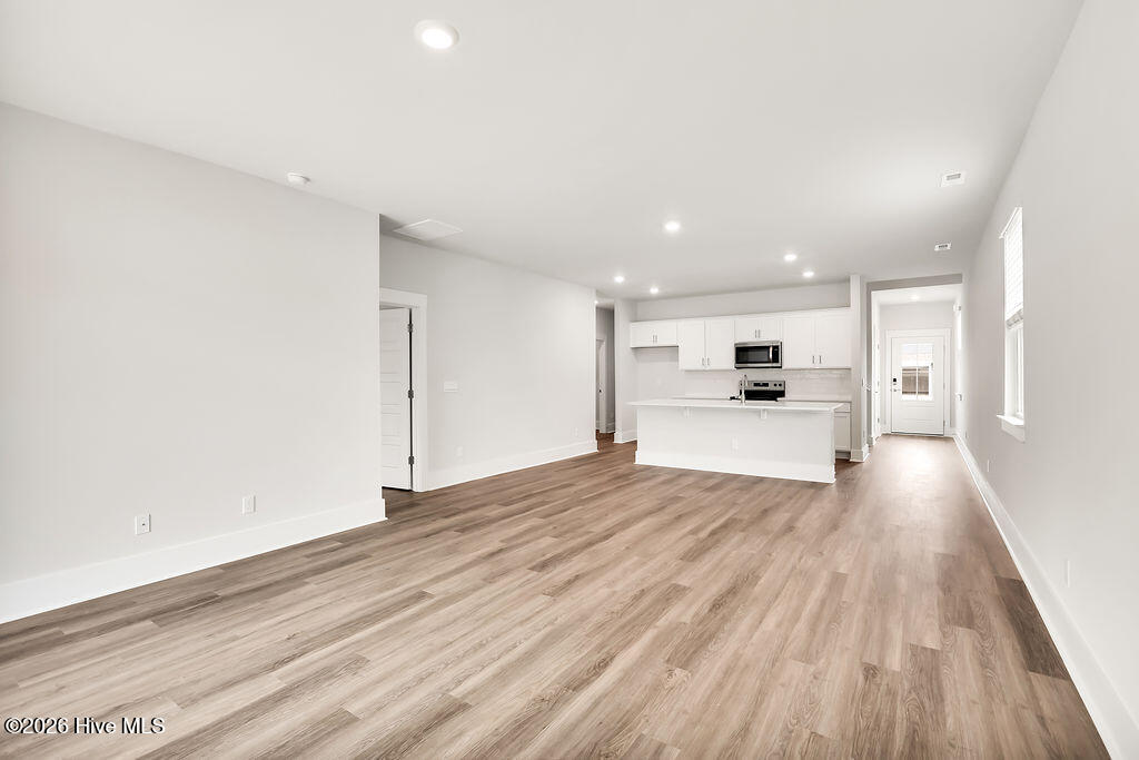 100562289 | Photo 16