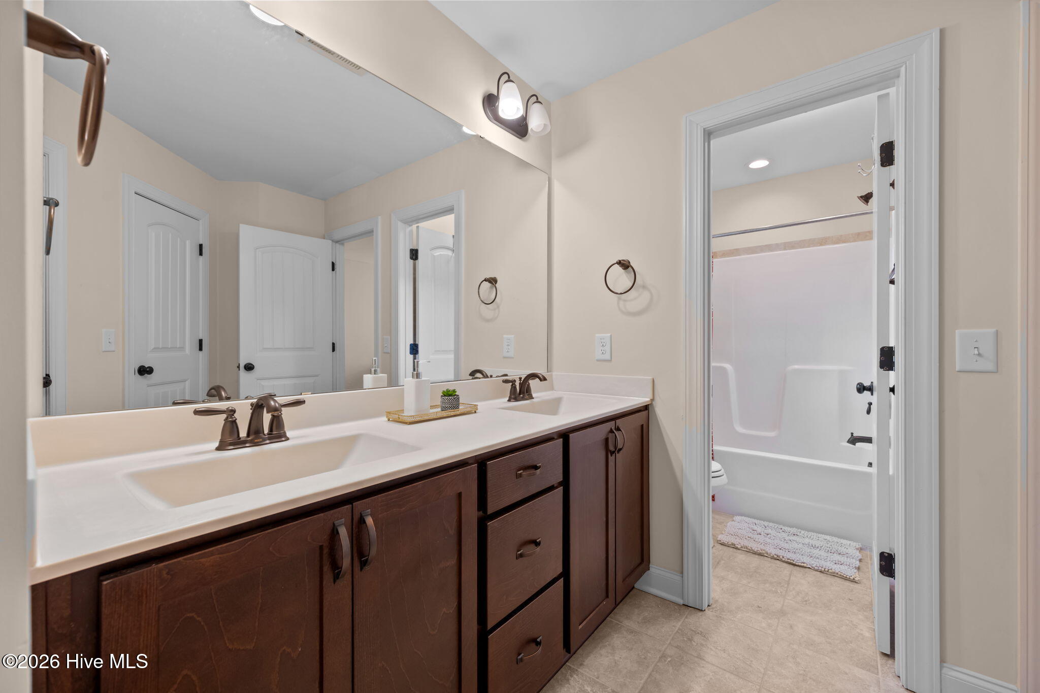 100556667 | Photo 33