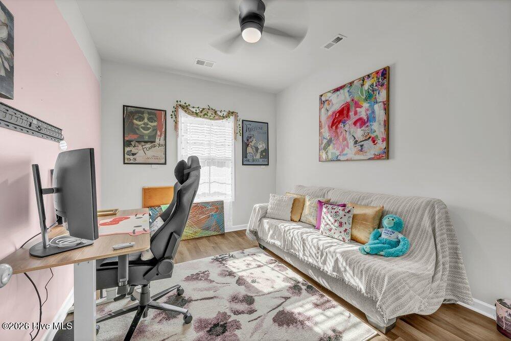 100569787 | Photo 13