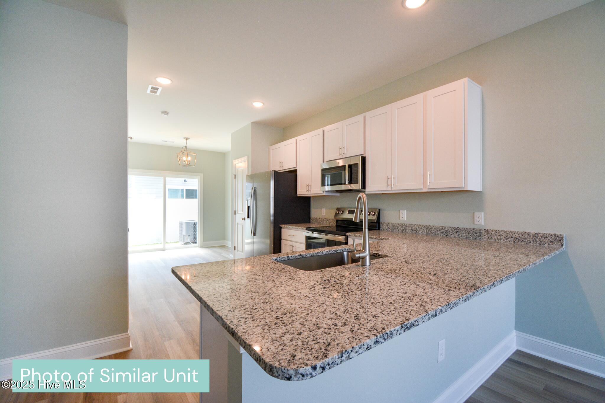 100544886 | Photo 11