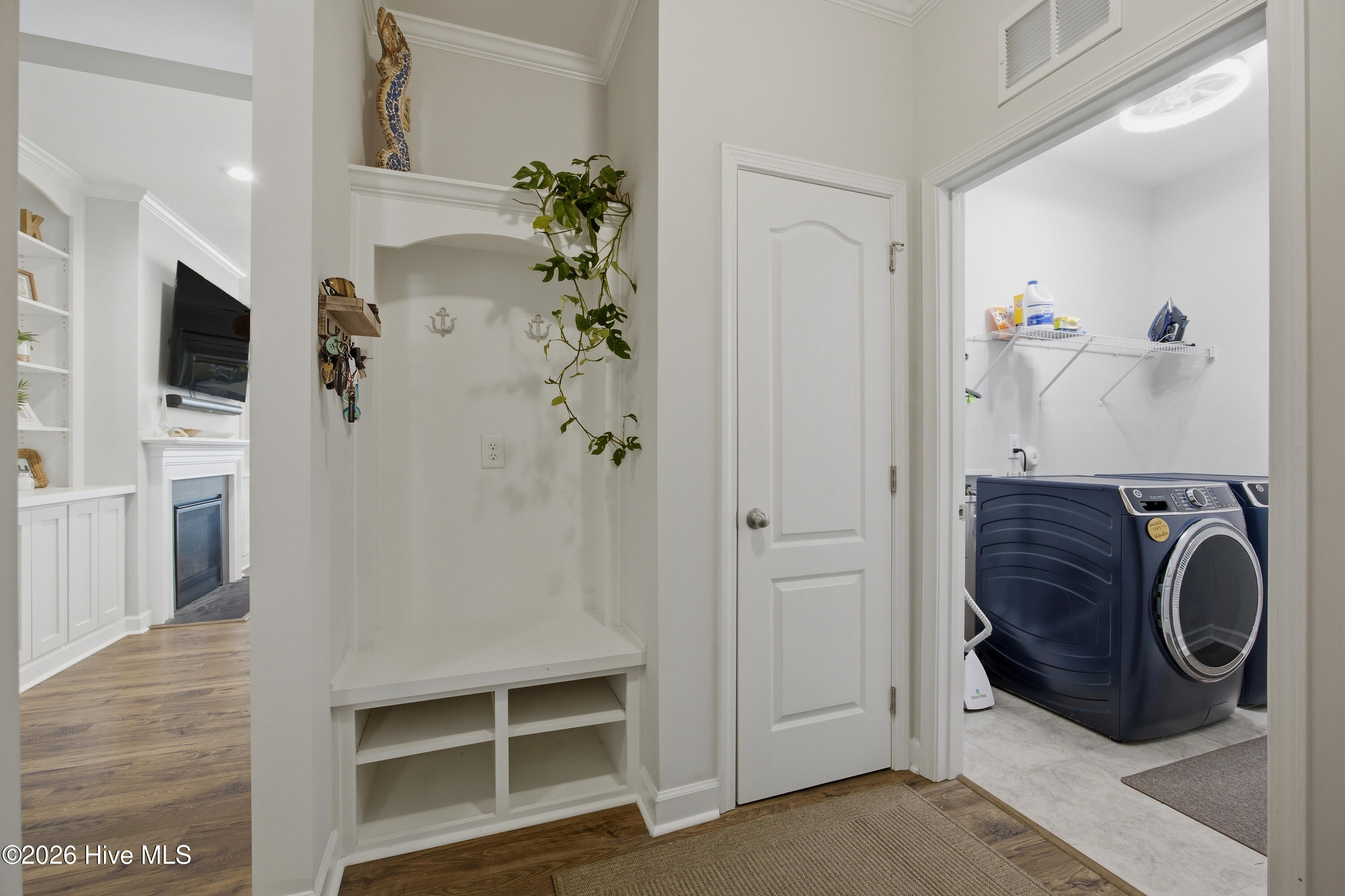 100563122 | Photo 40