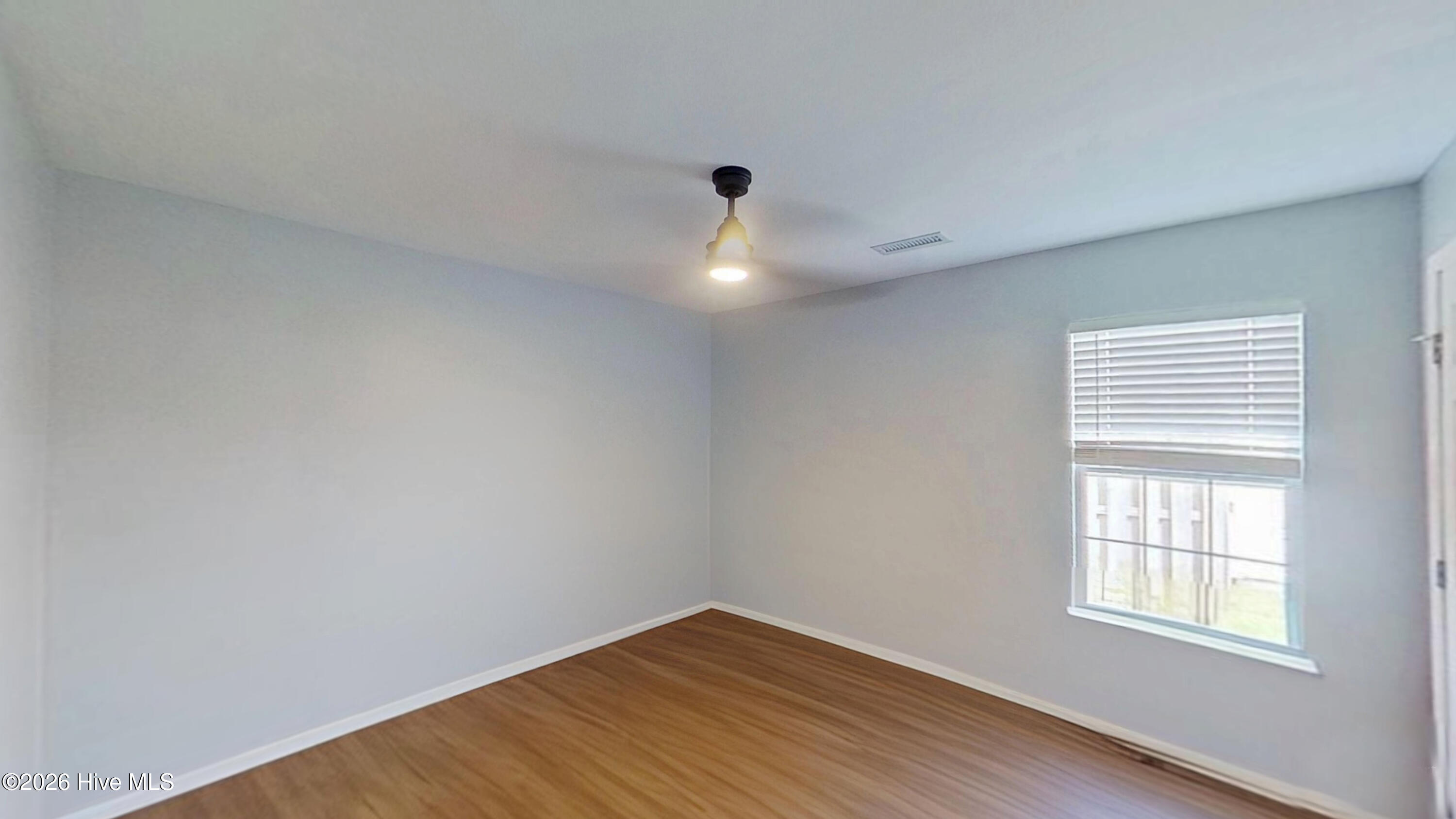 100563061 | Photo 15