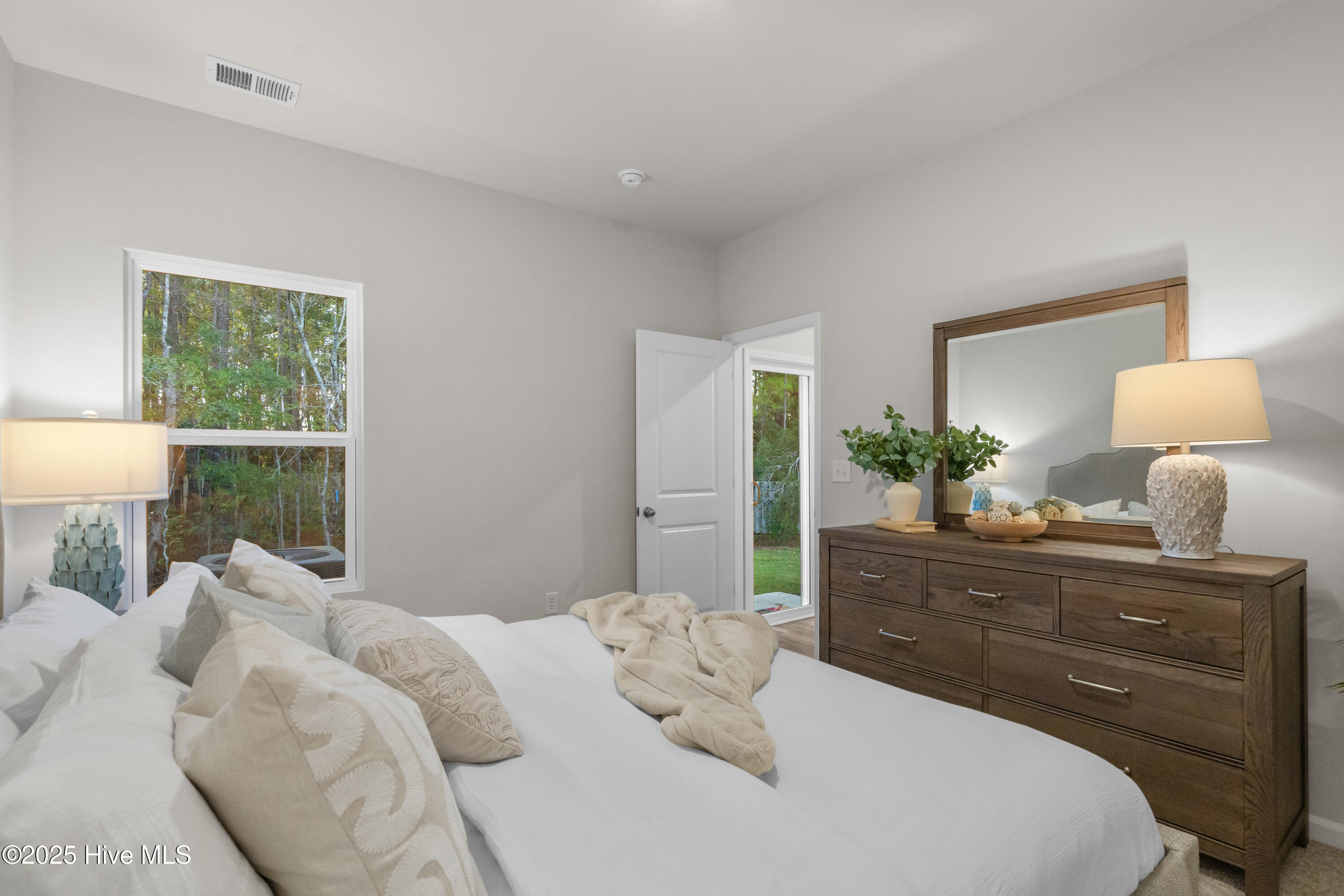 100559876 | Photo 22