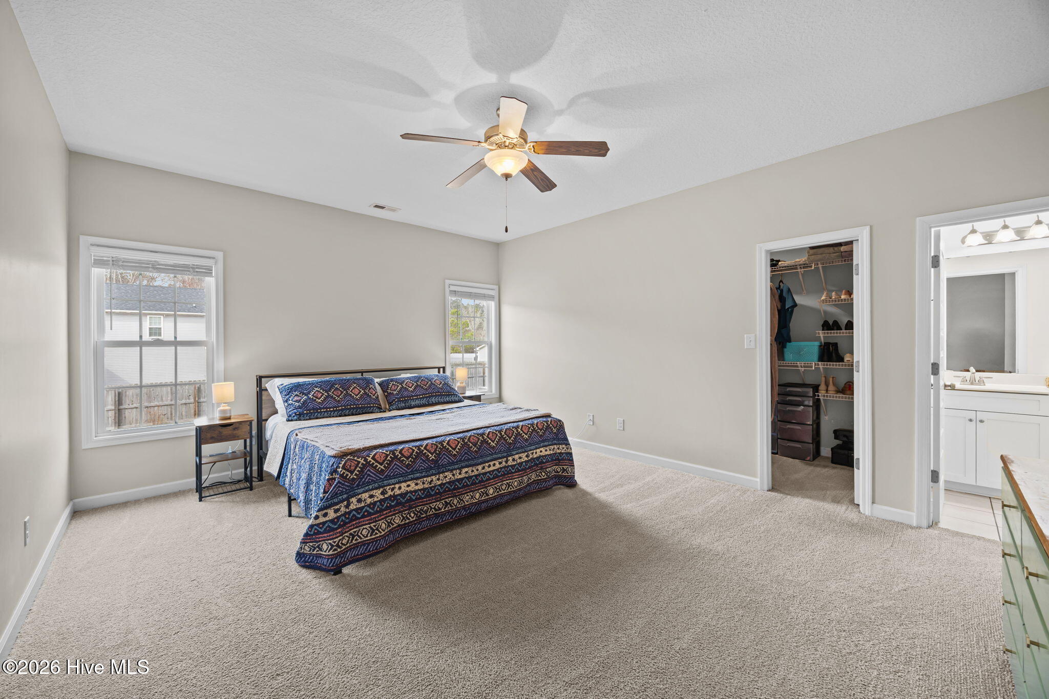 100557380 | Photo 16