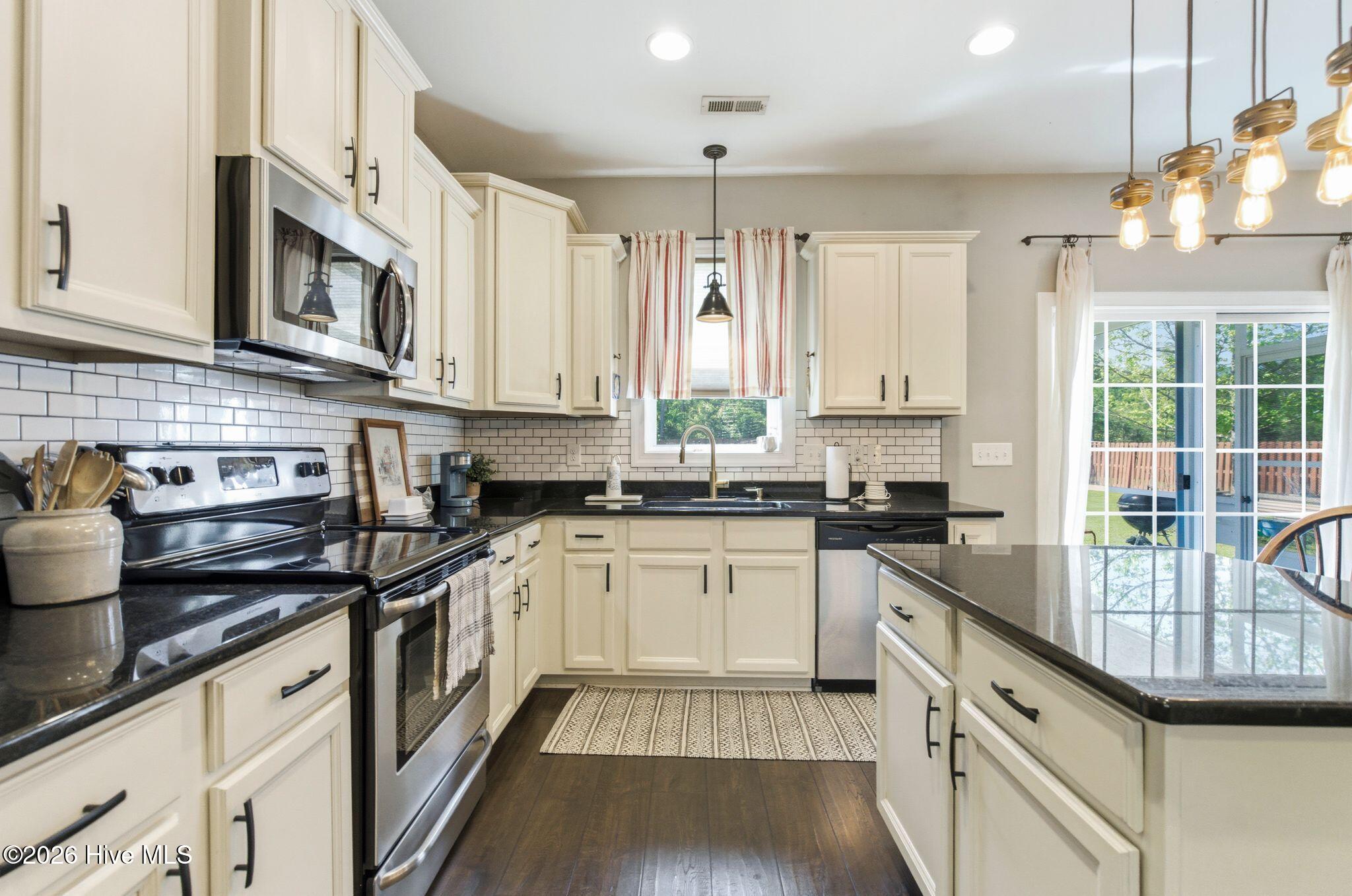 100568404 | Photo 26