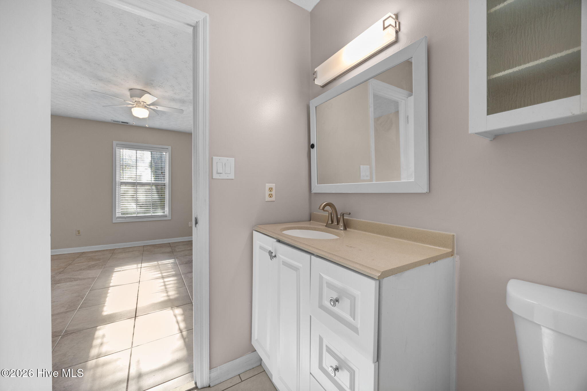 100550799 | Photo 19