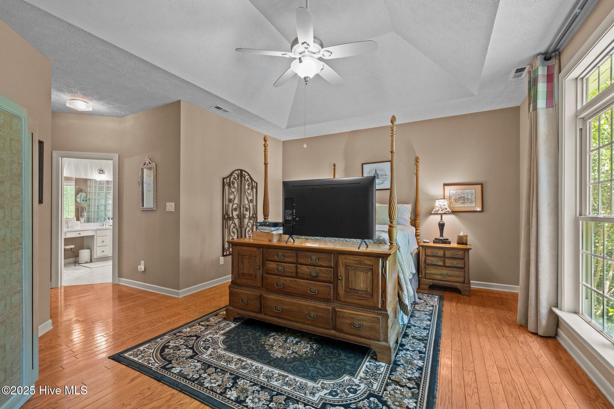 100517626 | Photo 28