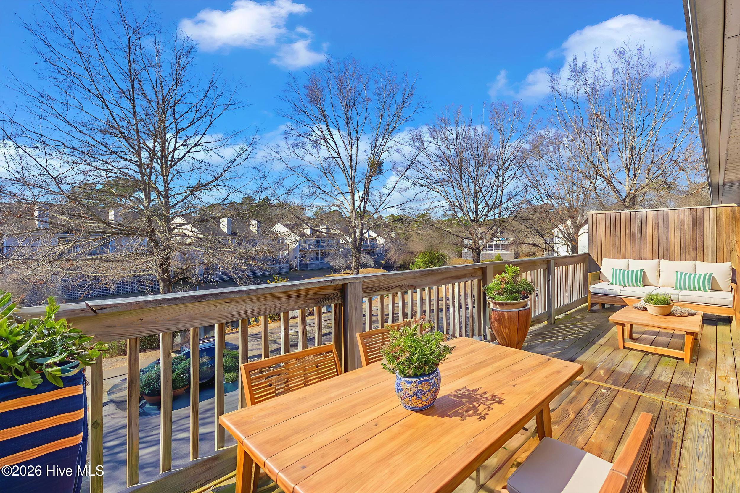 100549306 | Photo 25