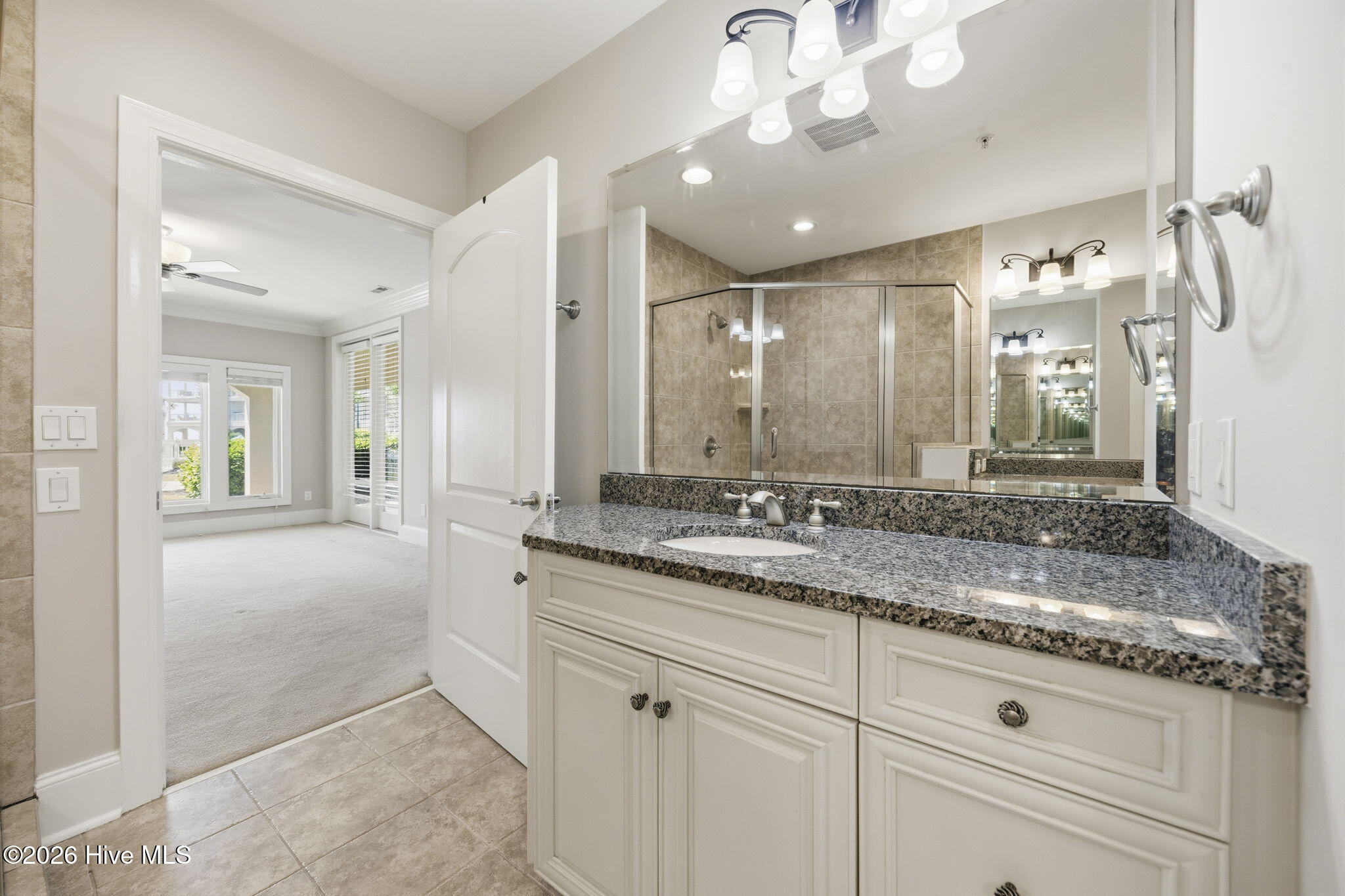 100569060 | Photo 12