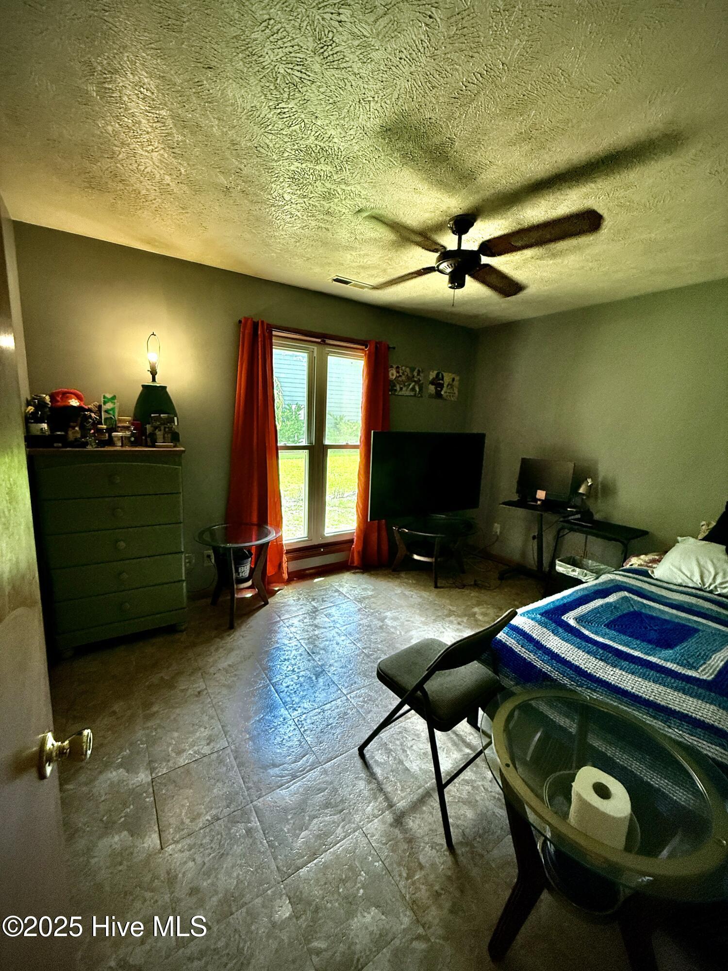 100518728 | Photo 26