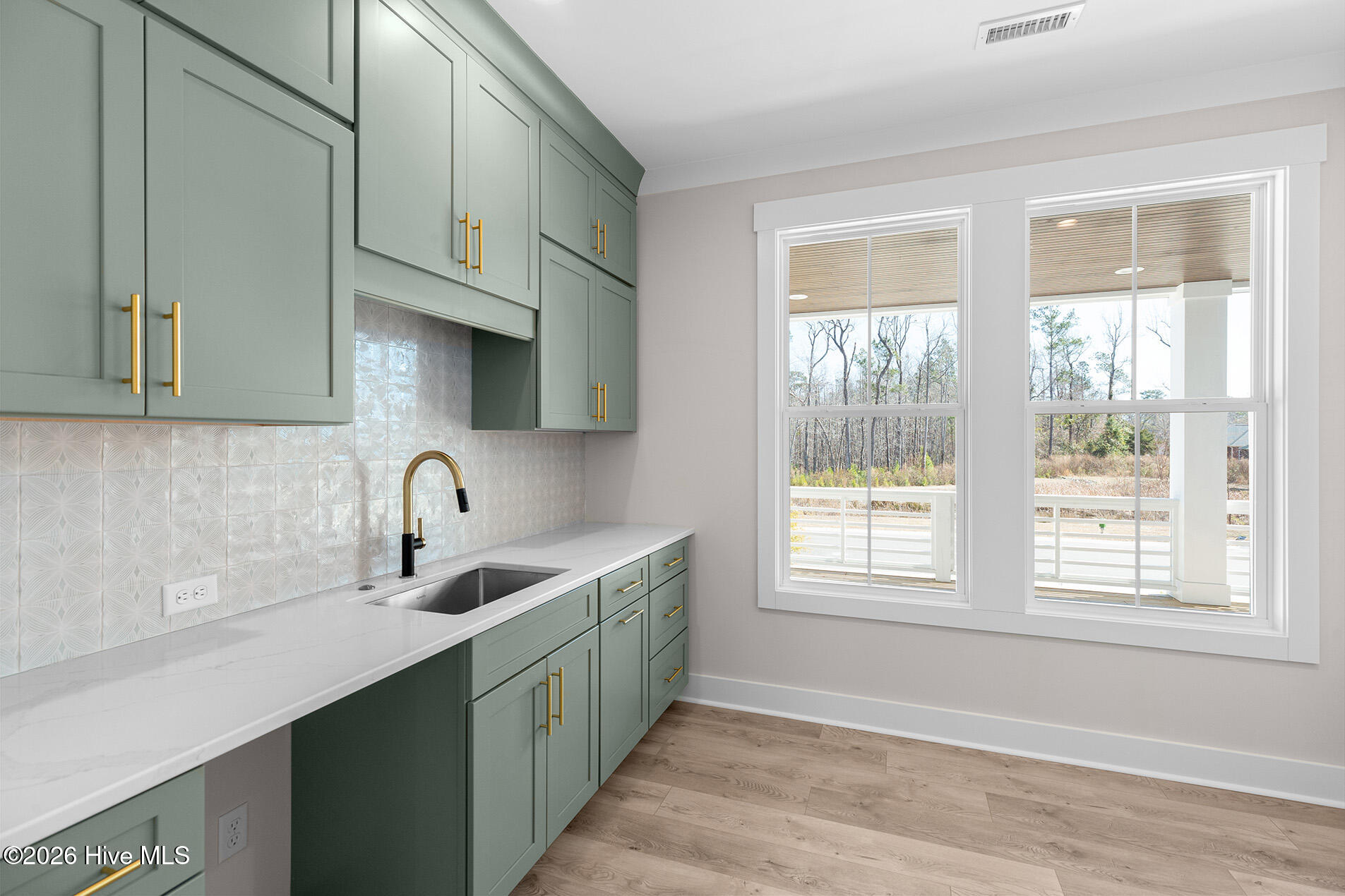 100555900 | Photo 17