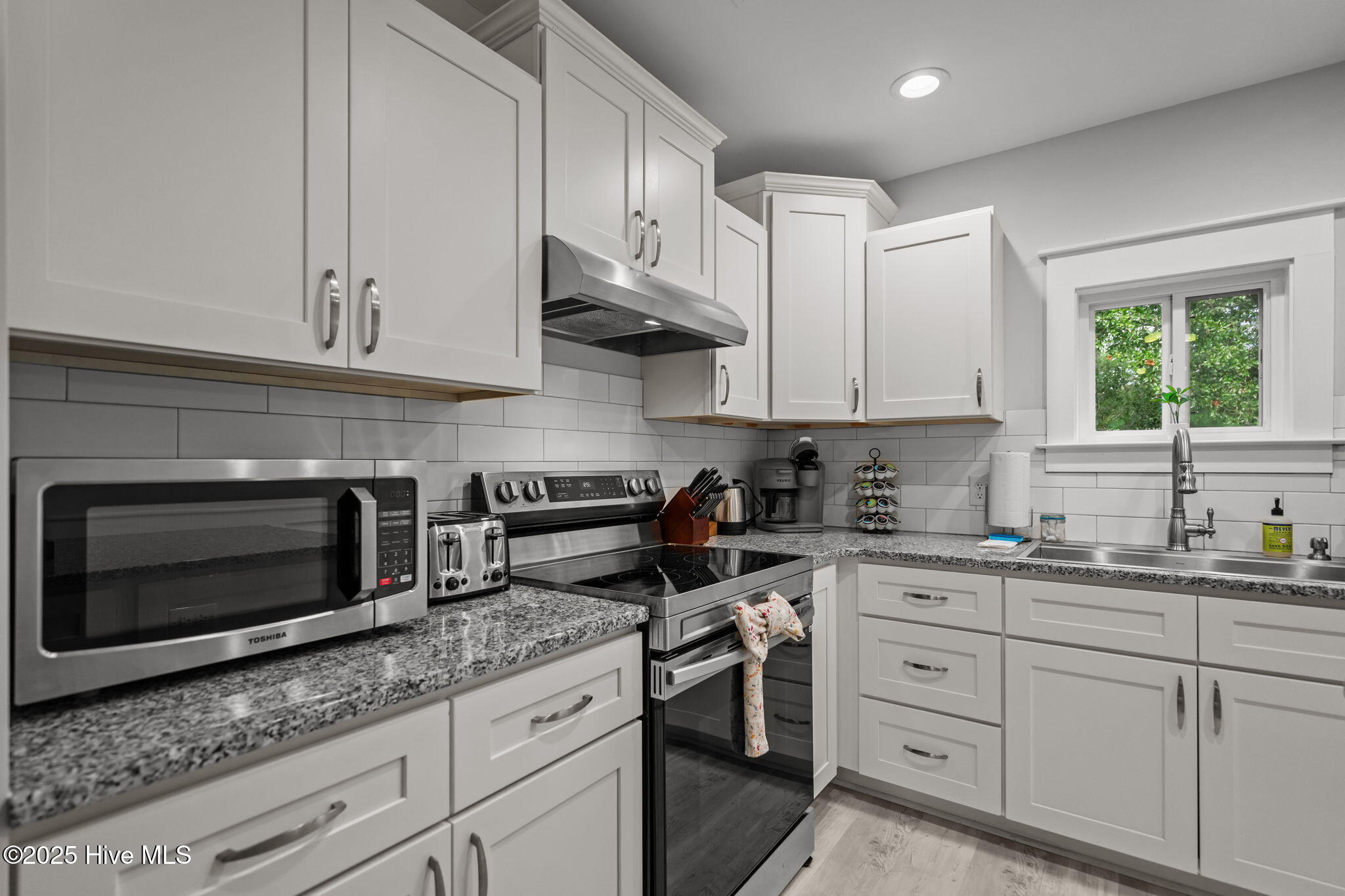 100523824 | Photo 24