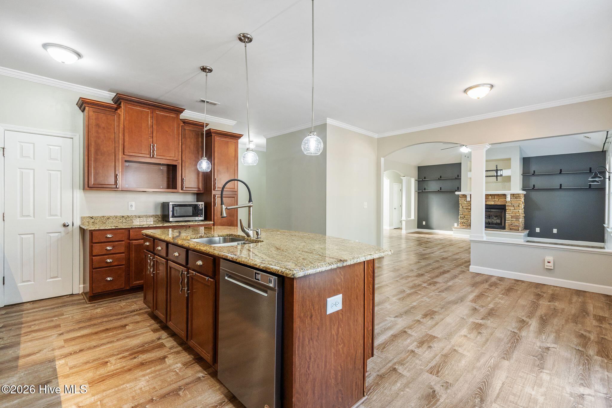 100558662 | Photo 35