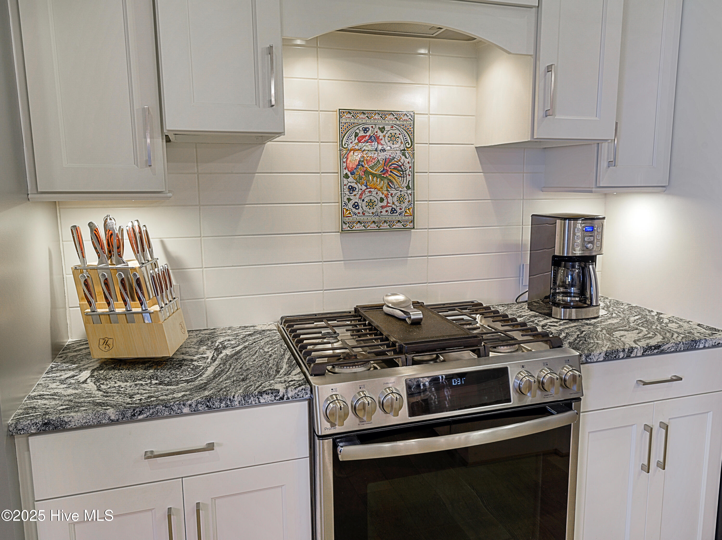 100530008 | Photo 27