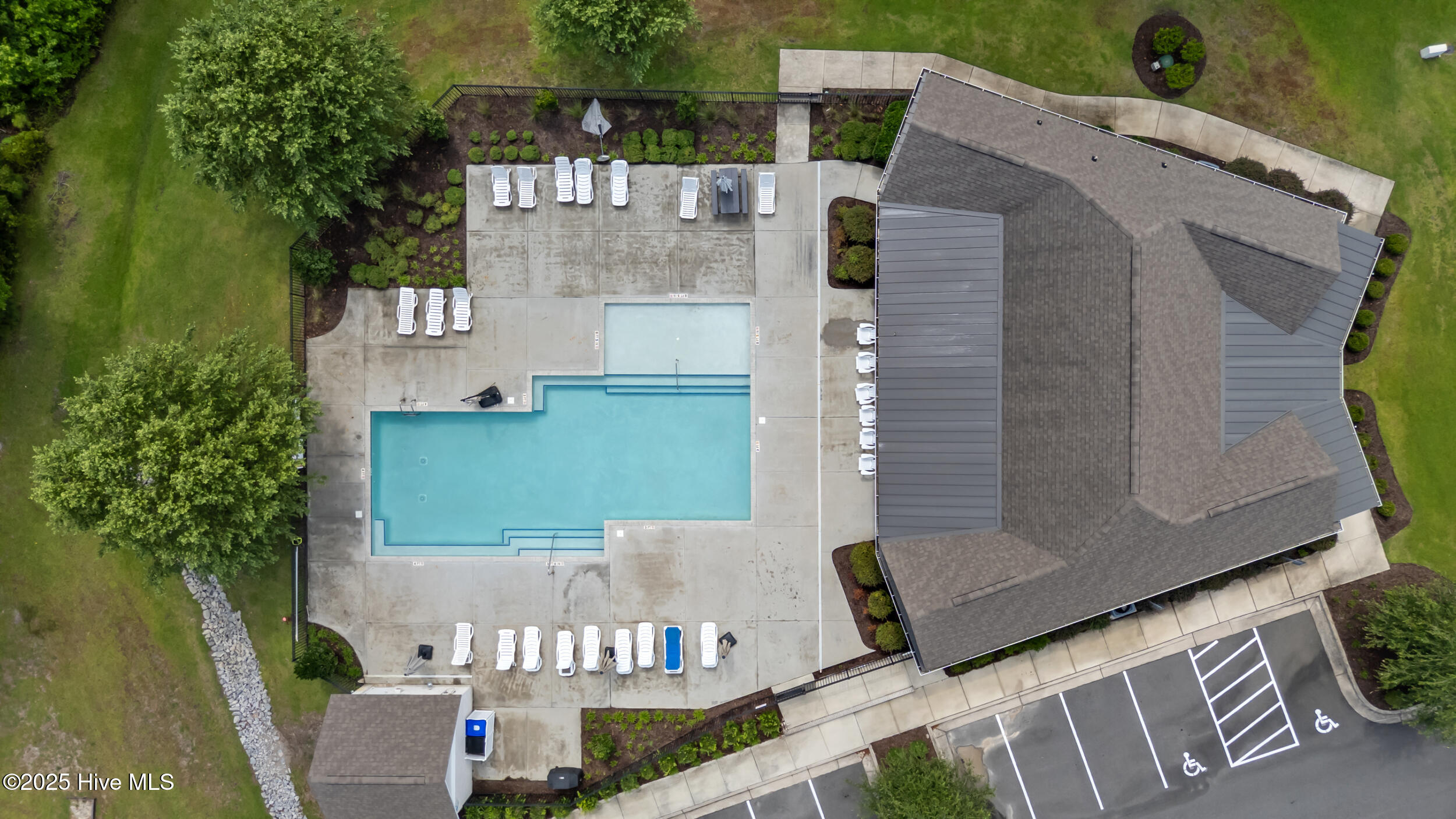 100518241 | Photo 39