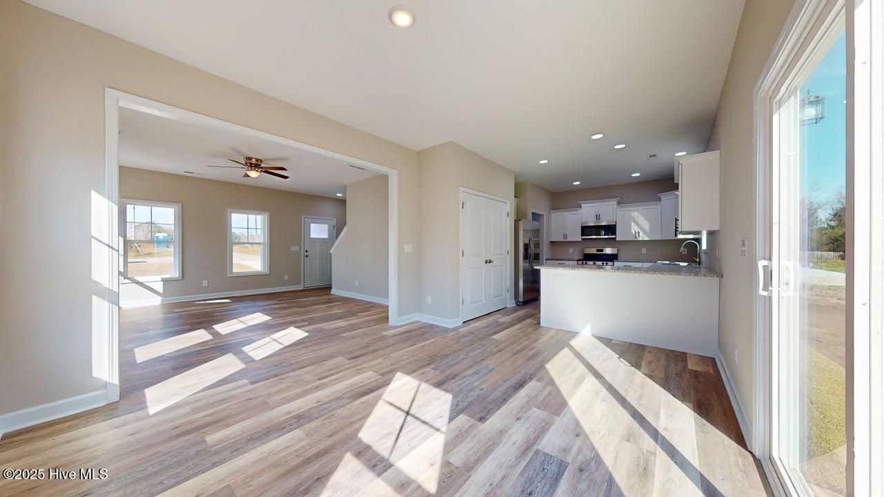 100542027 | Photo 13