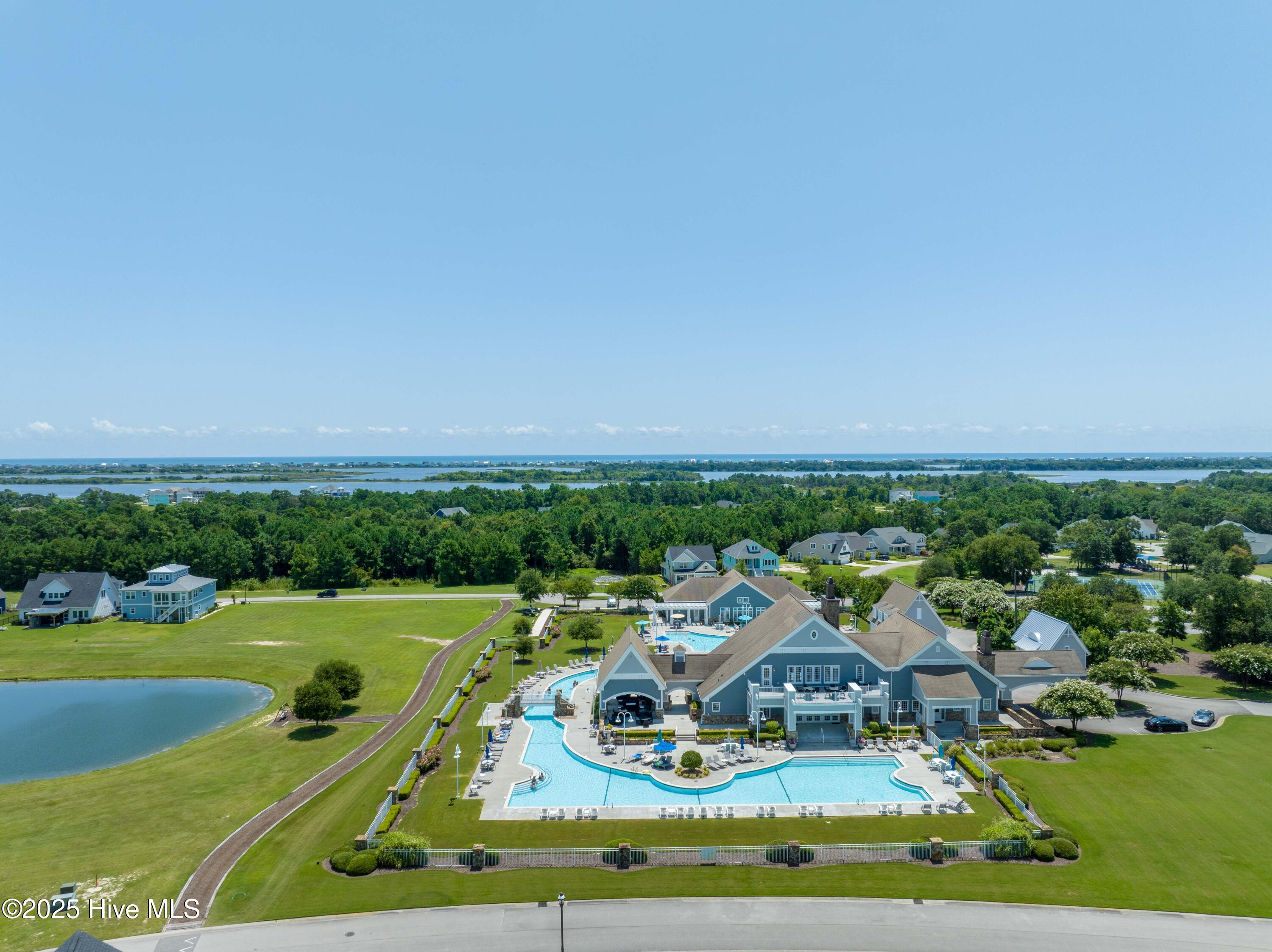 100543712 | Photo 44