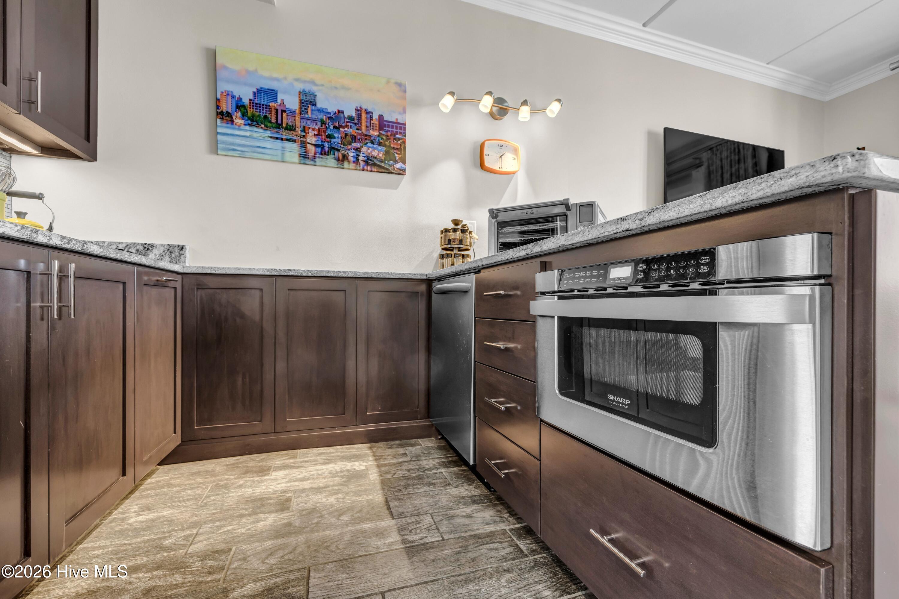 100548897 | Photo 13