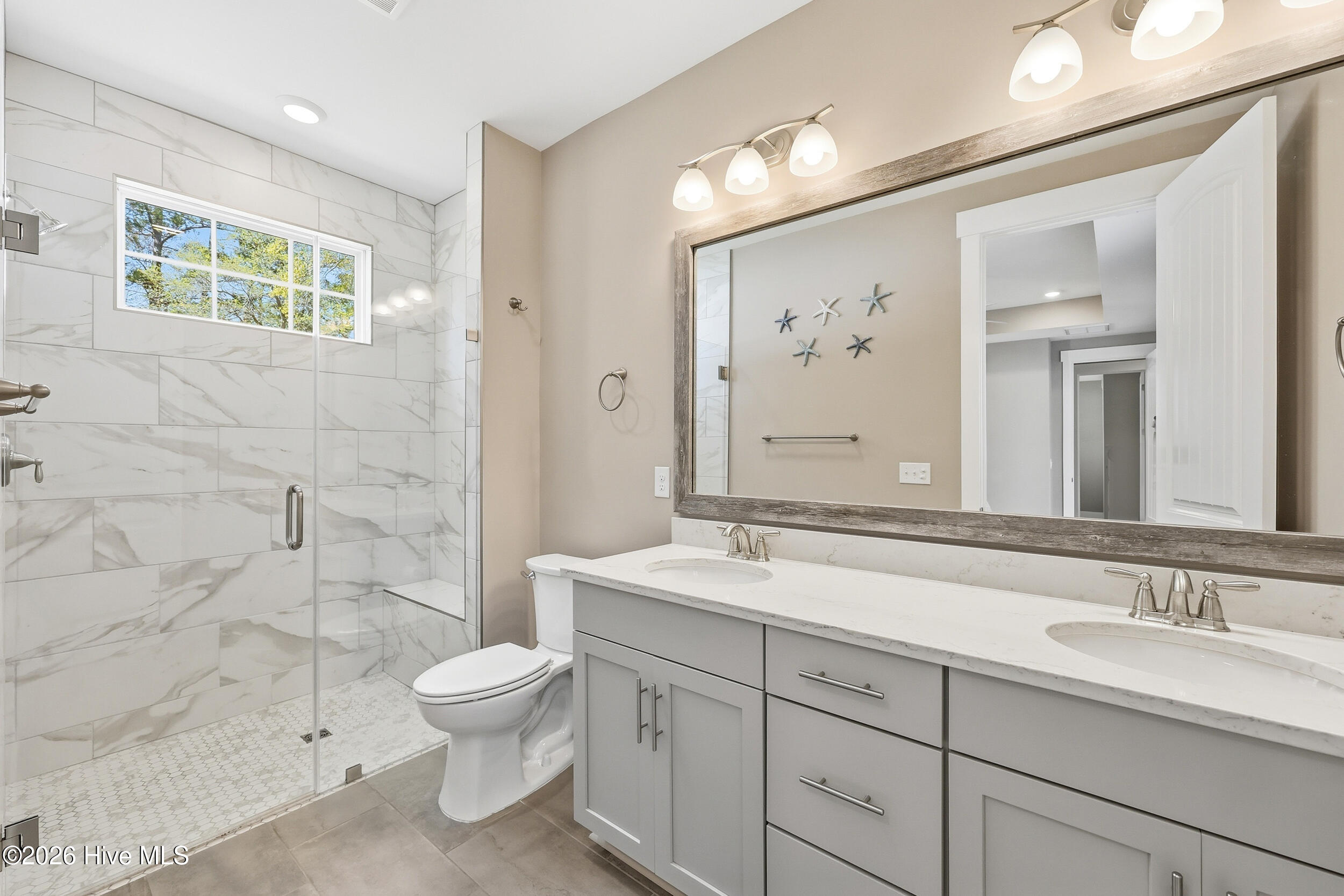 100563402 | Photo 17