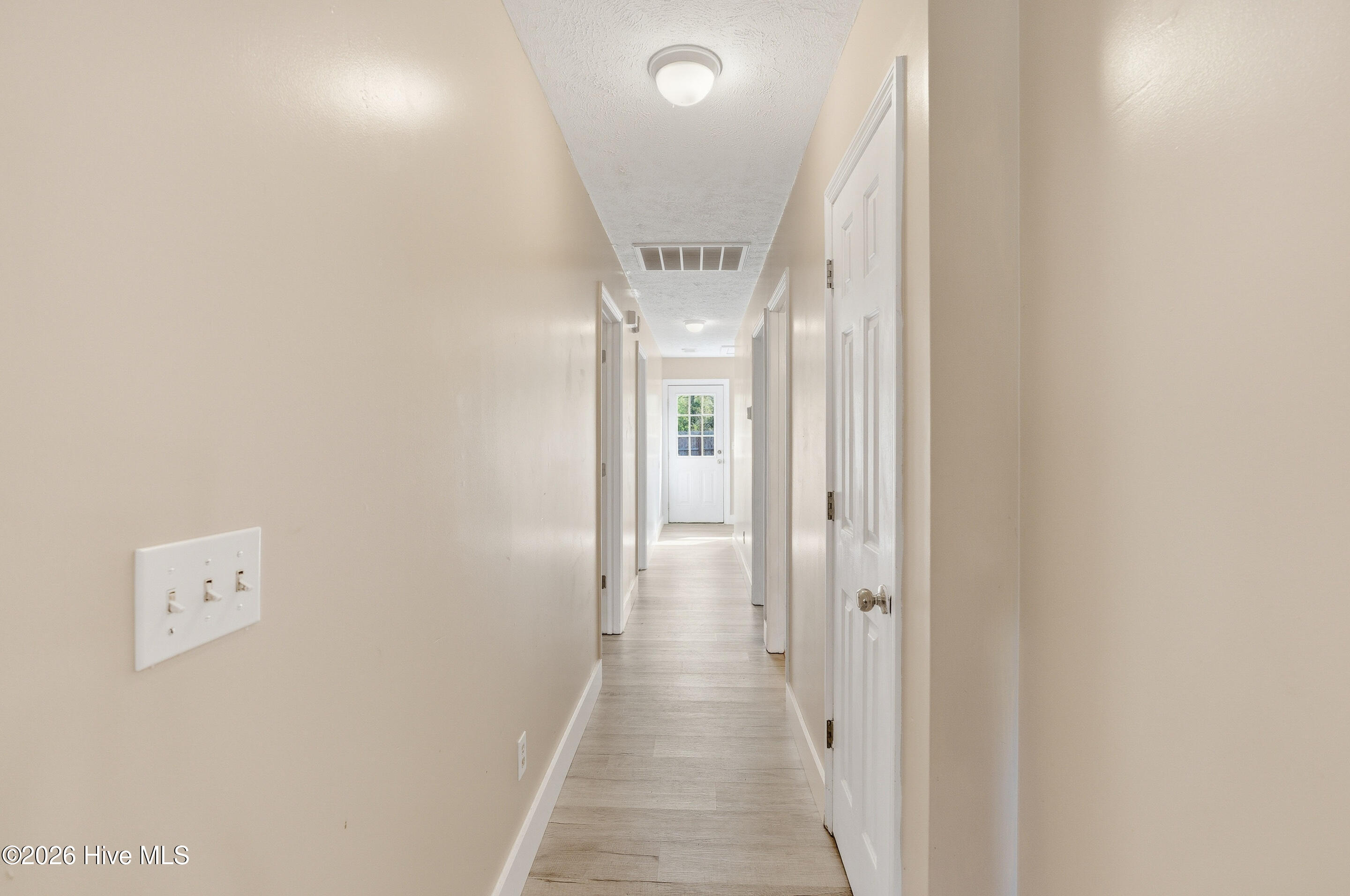 100563534 | Photo 12