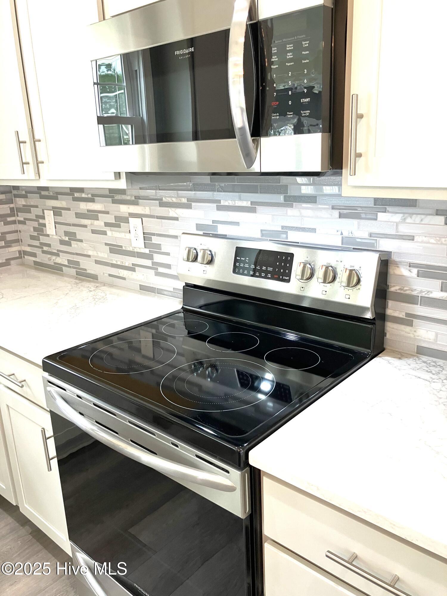 100514108 | Photo 11