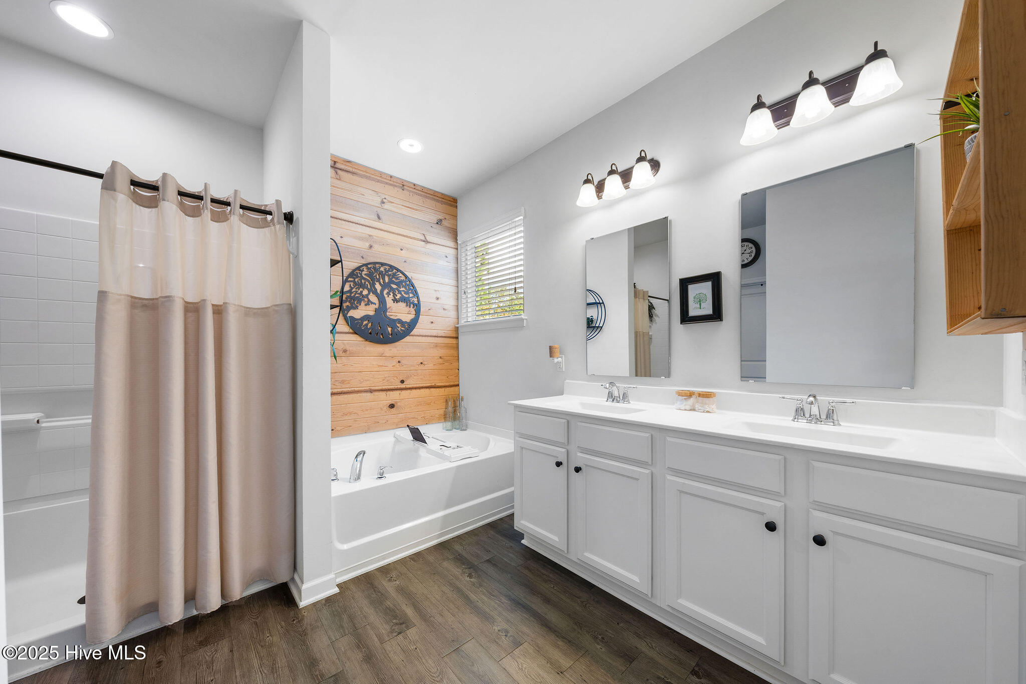 100539651 | Photo 31