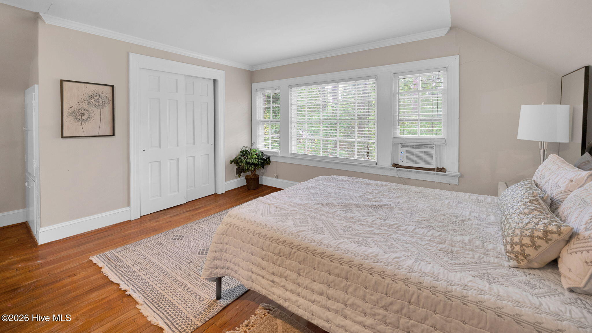 47-web-or-mls-1902 Sherwood Drive-47