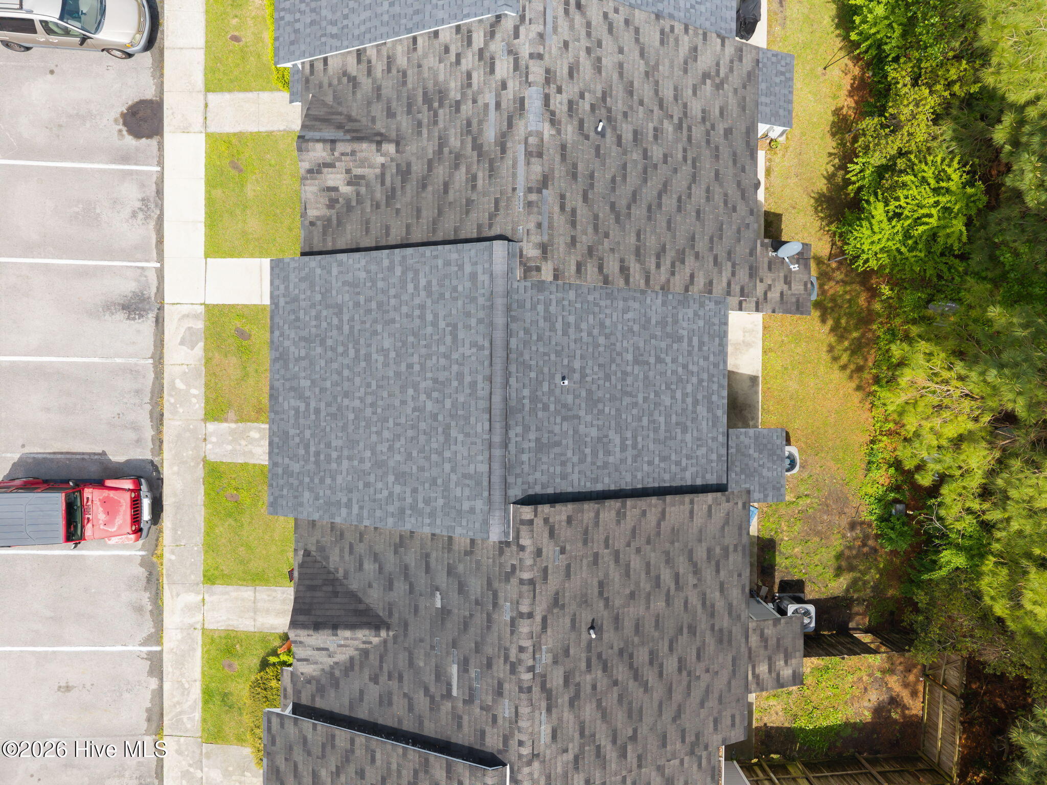 100565275 | Photo 35