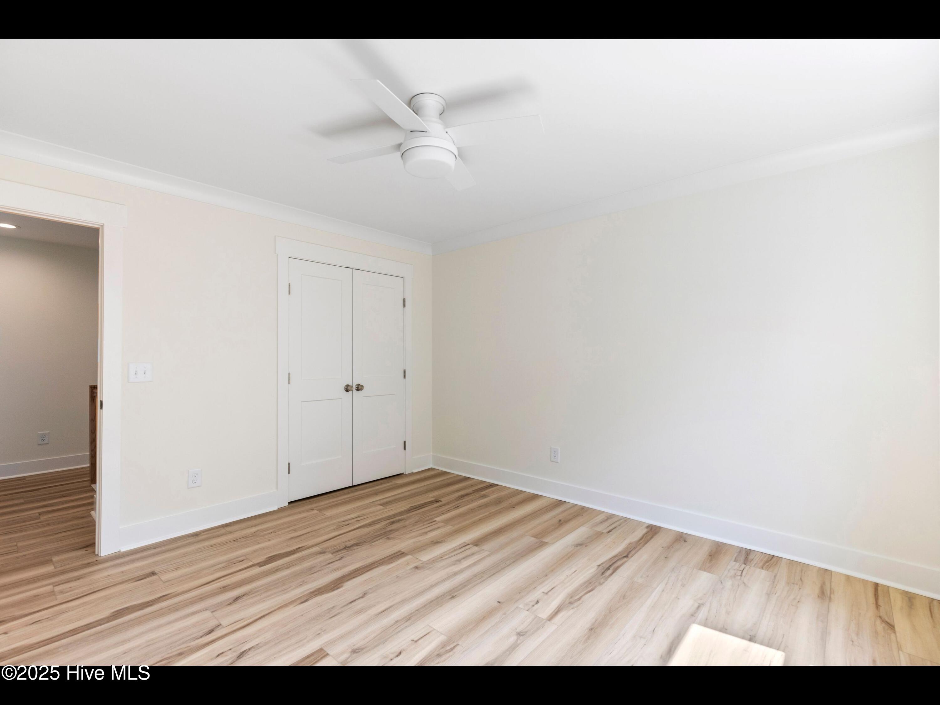 100490321 | Photo 43