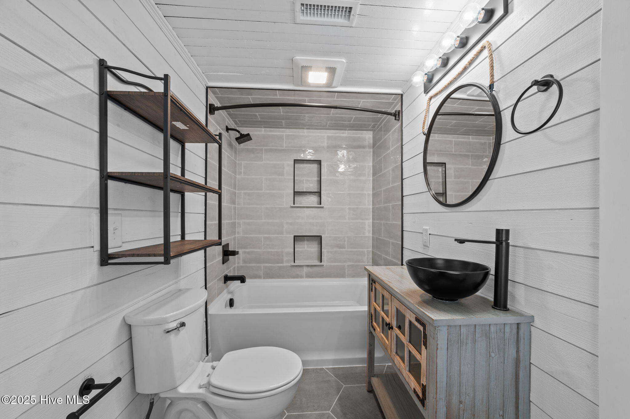 Upstairs bathroom