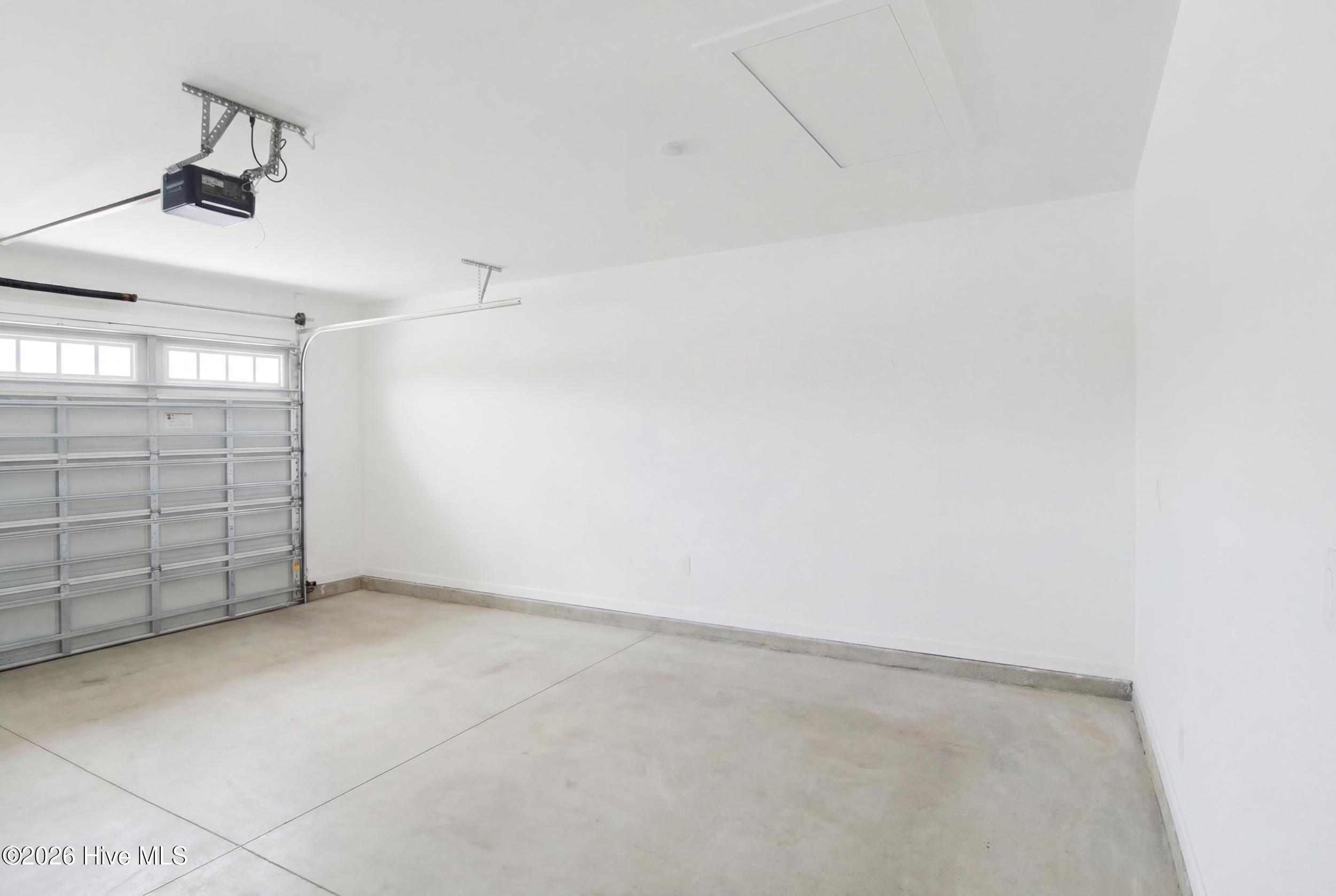 100551617 | Photo 36