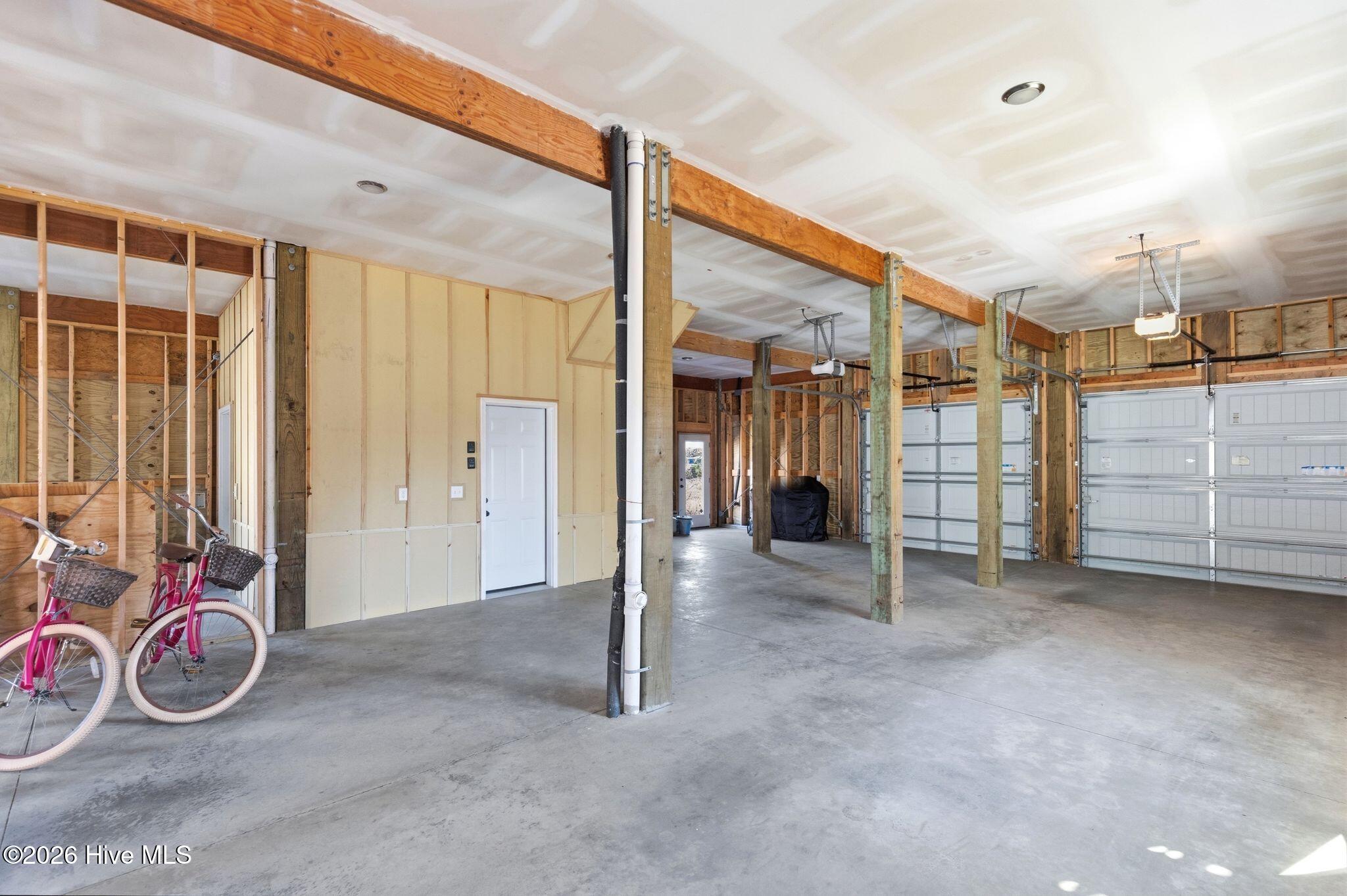 100559655 | Photo 50