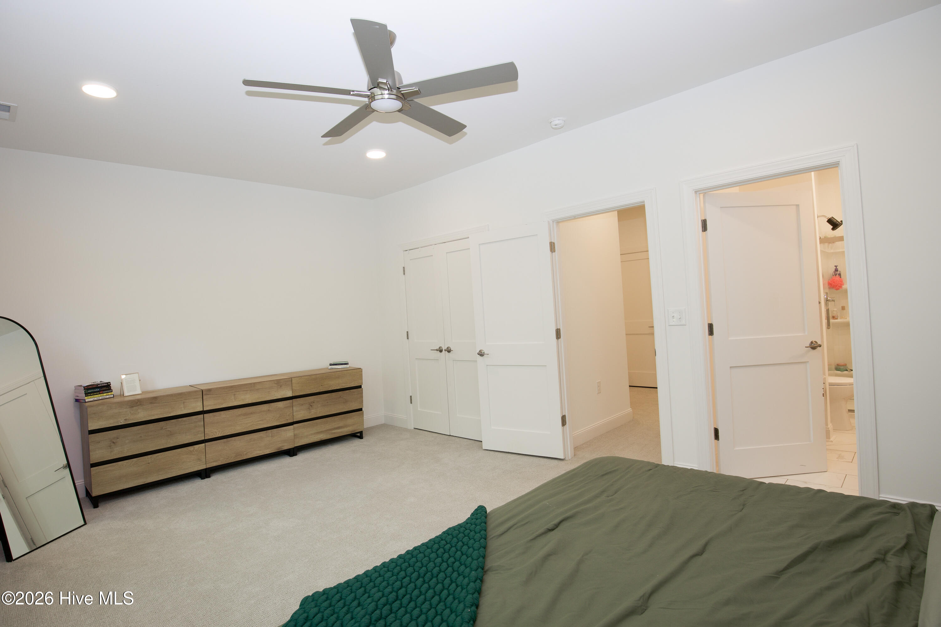 381 James St-25