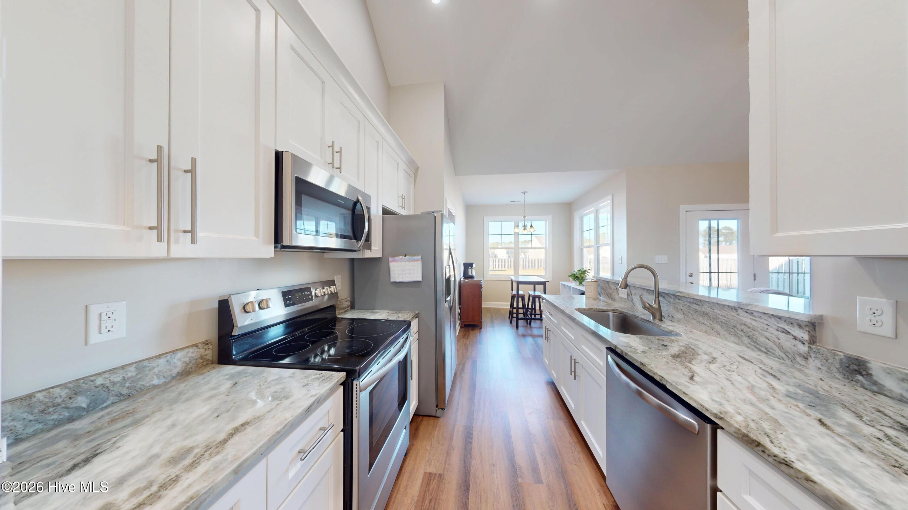 100547102 | Photo 17