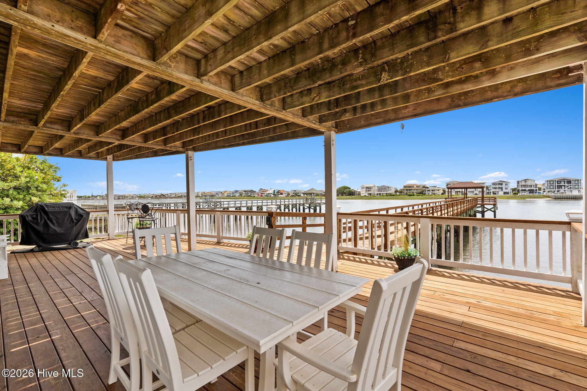 100570592 | Photo 51