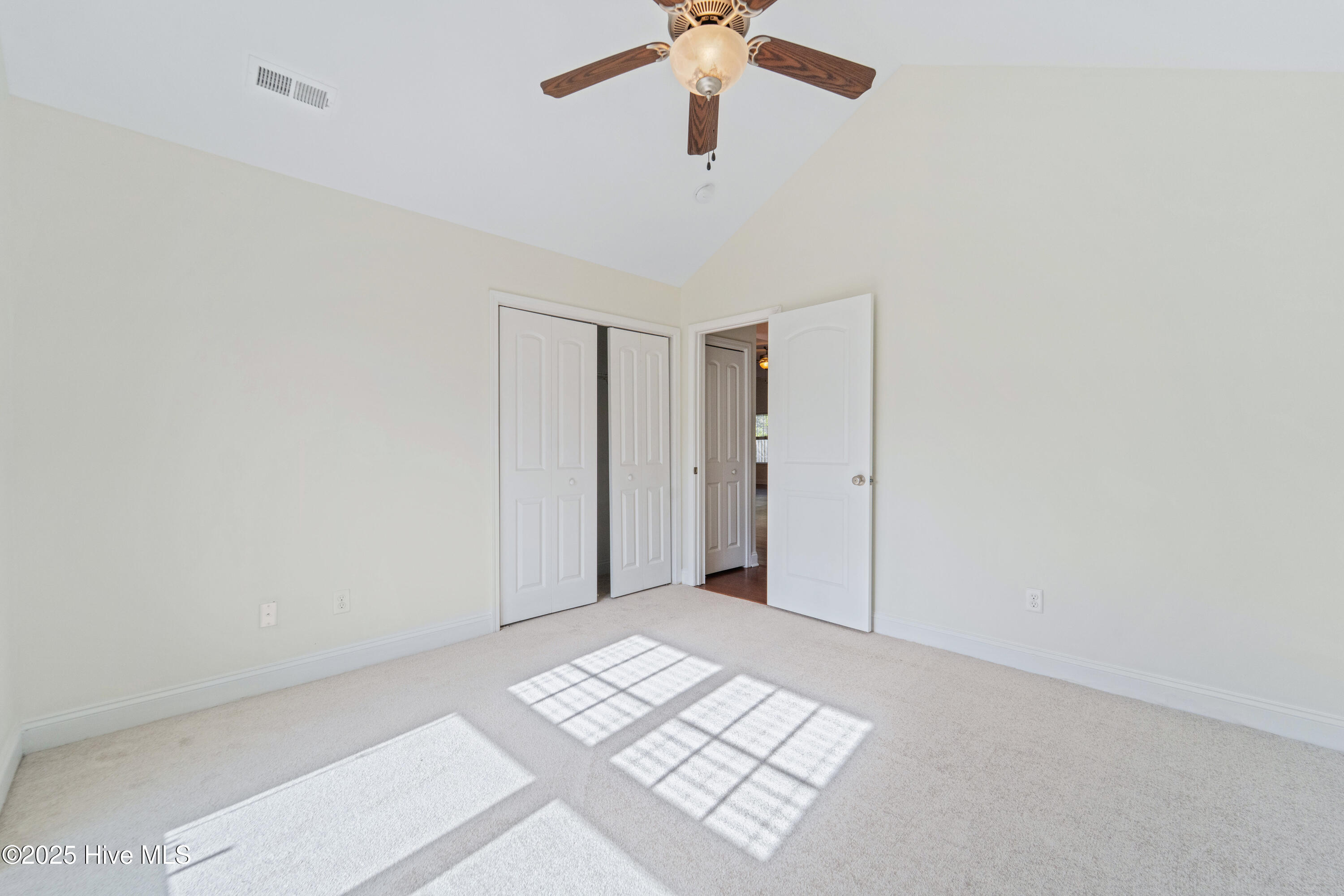 100544349 | Photo 31