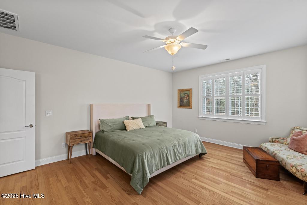 100558511 | Photo 21