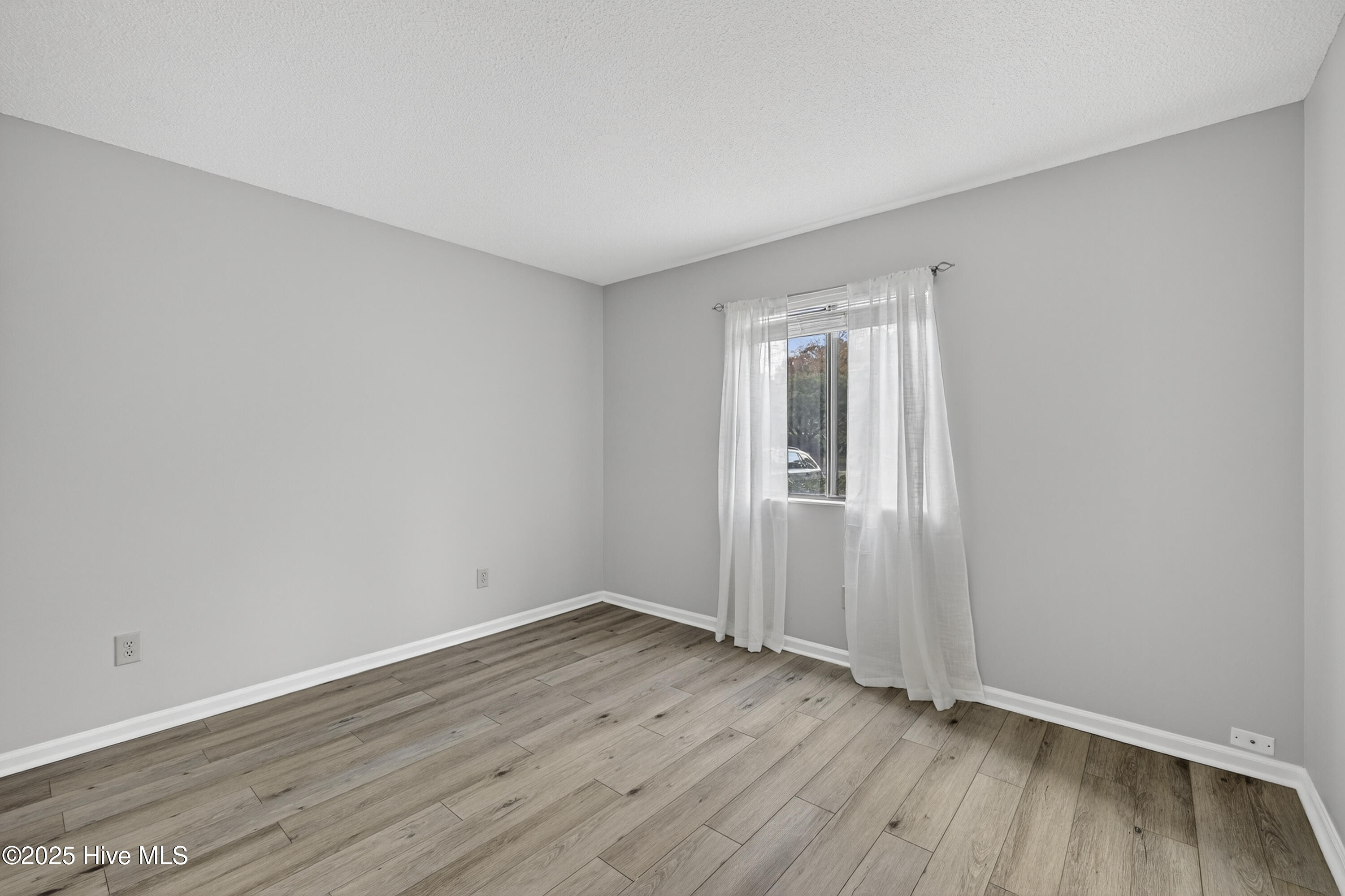 100542776 | Photo 27