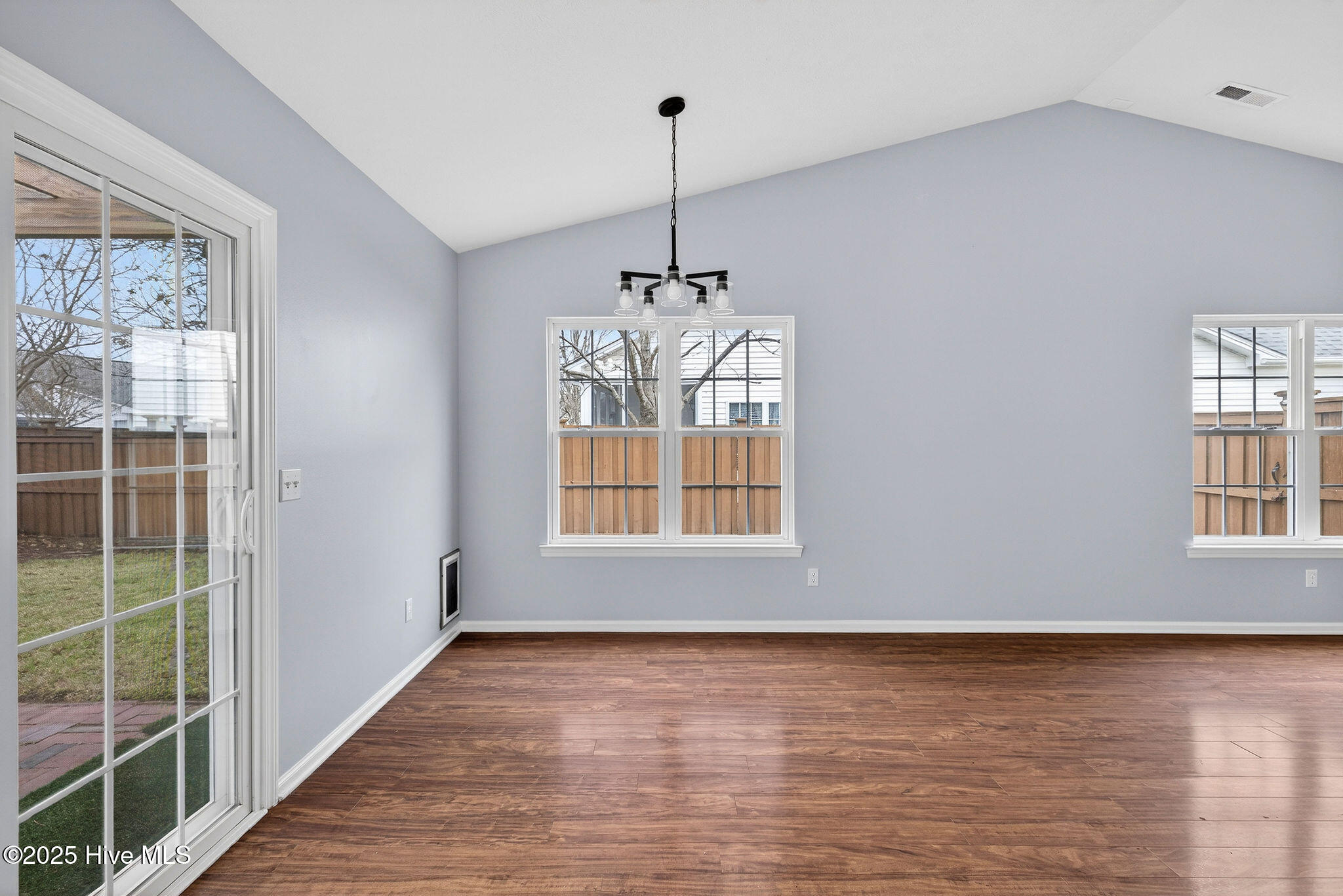 100543965 | Photo 17