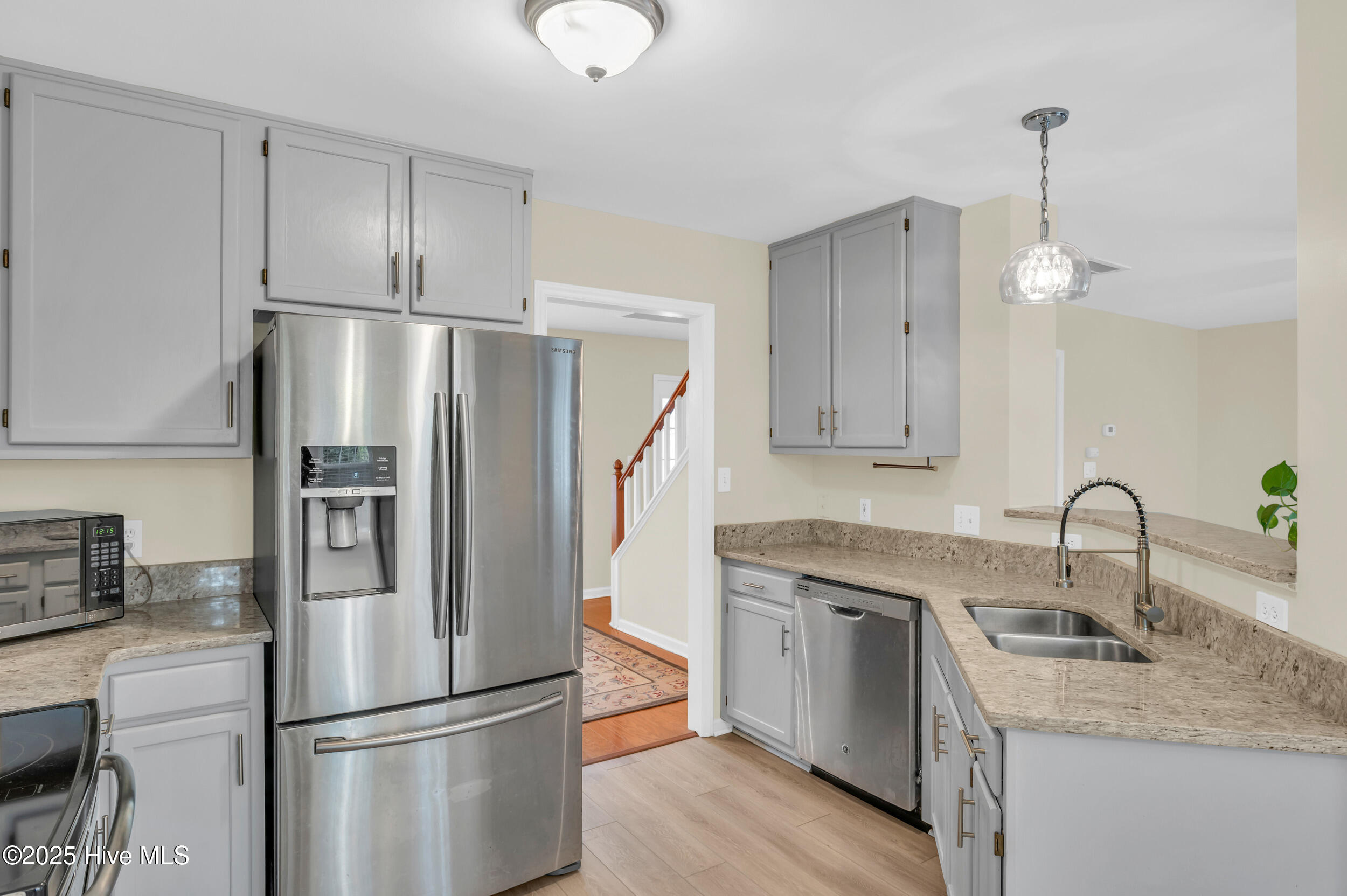 100532277 | Photo 15