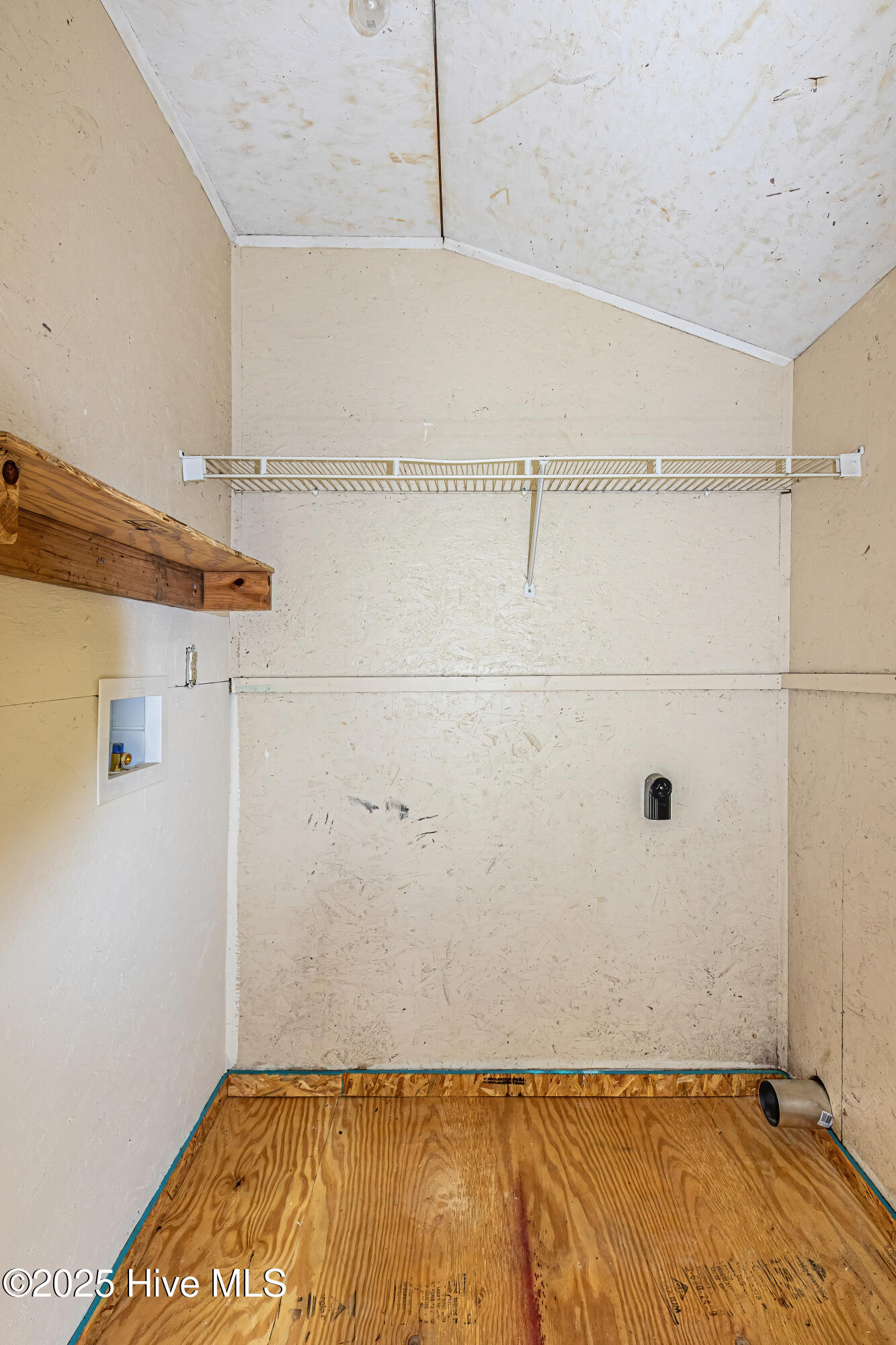 100588244 | Photo 29