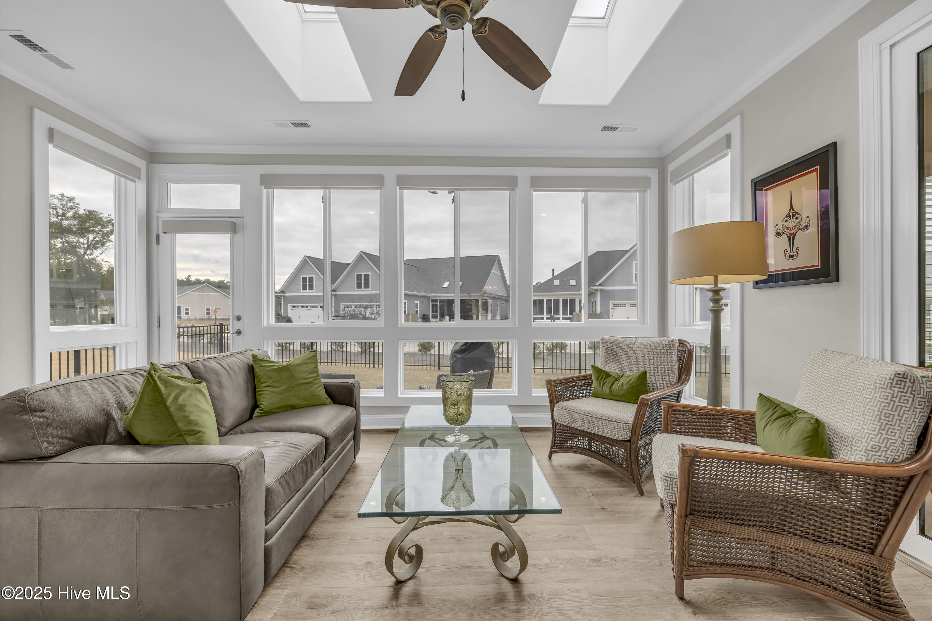 100544142 | Photo 11