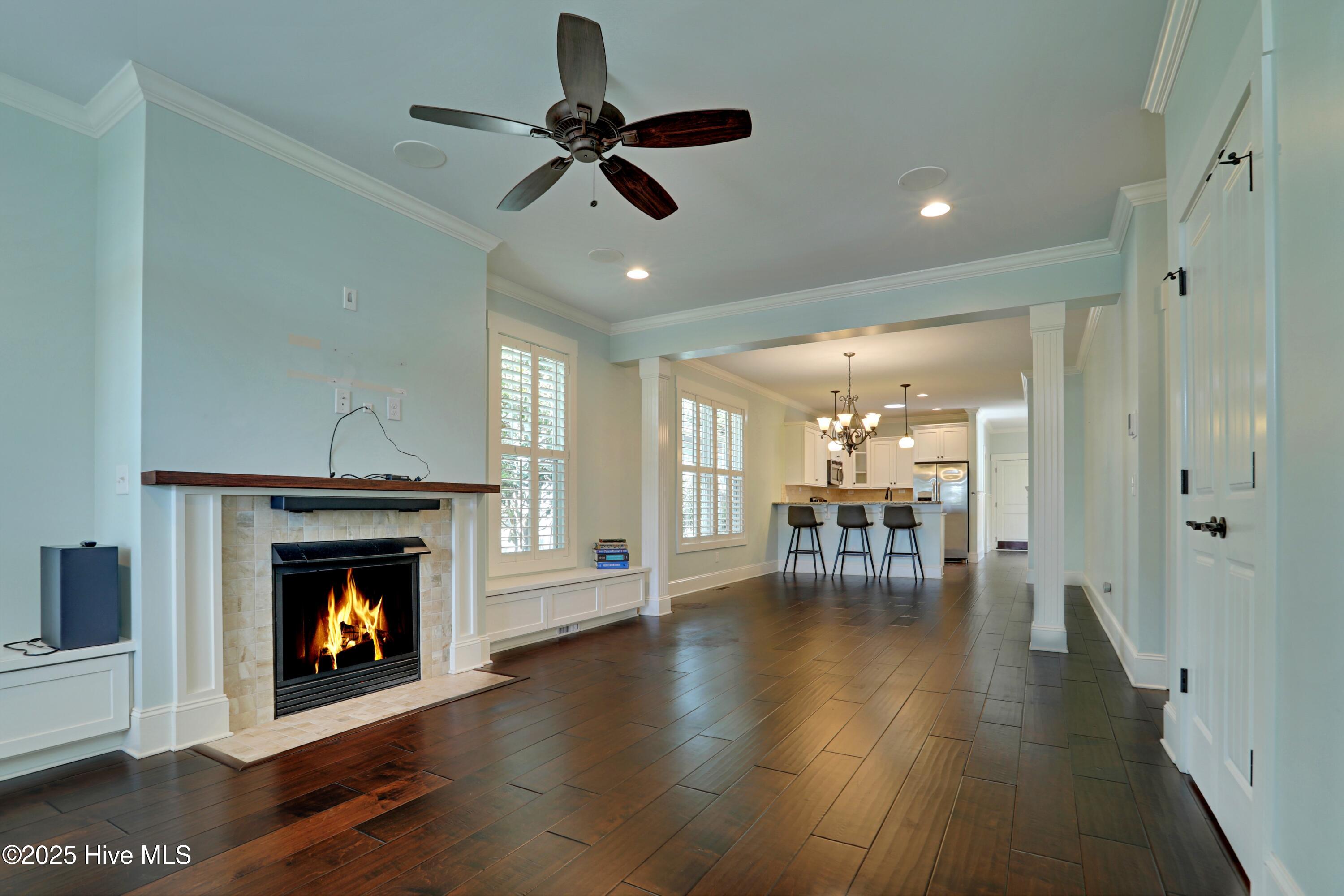 100502836 | Photo 11