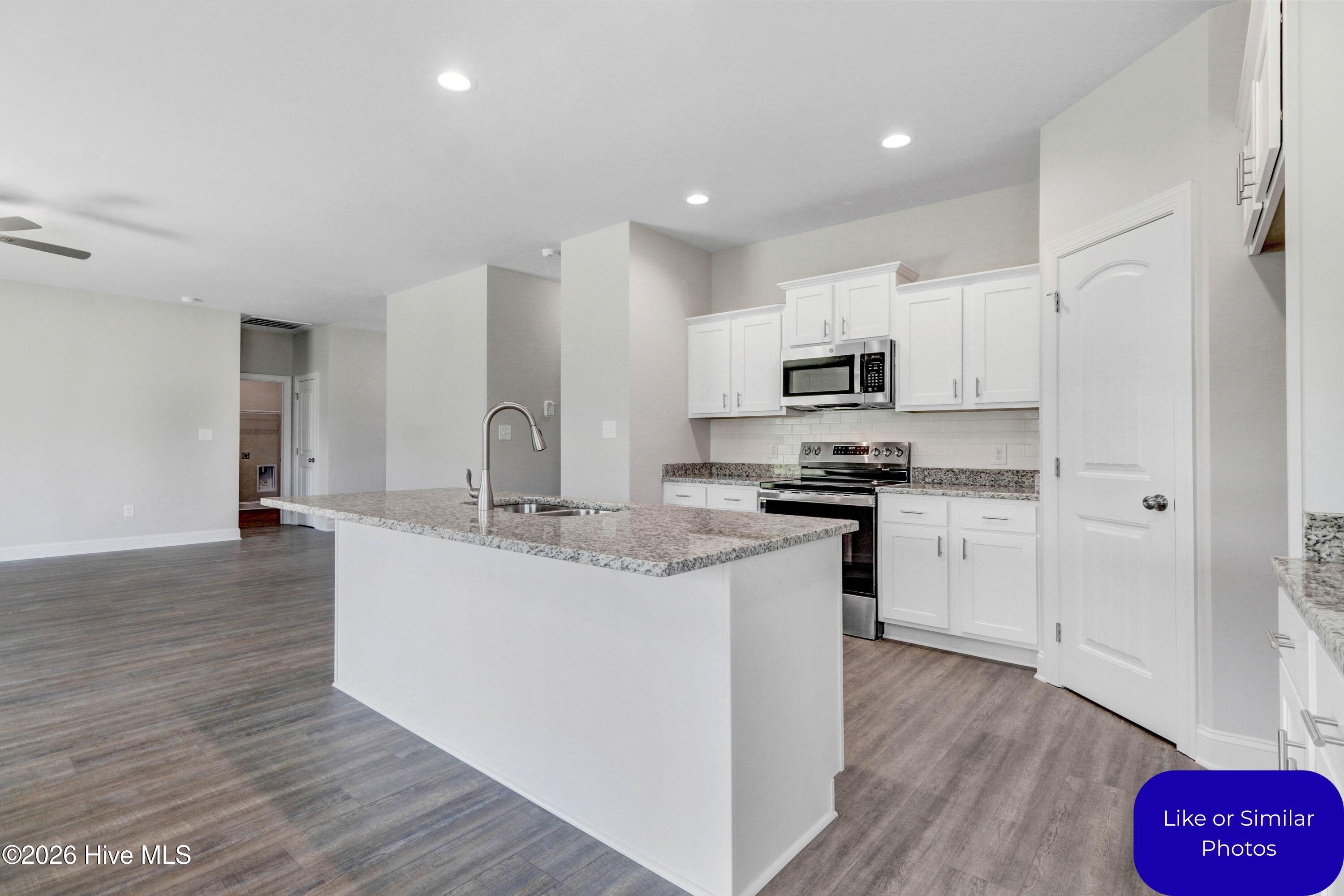 100570214 | Photo 14