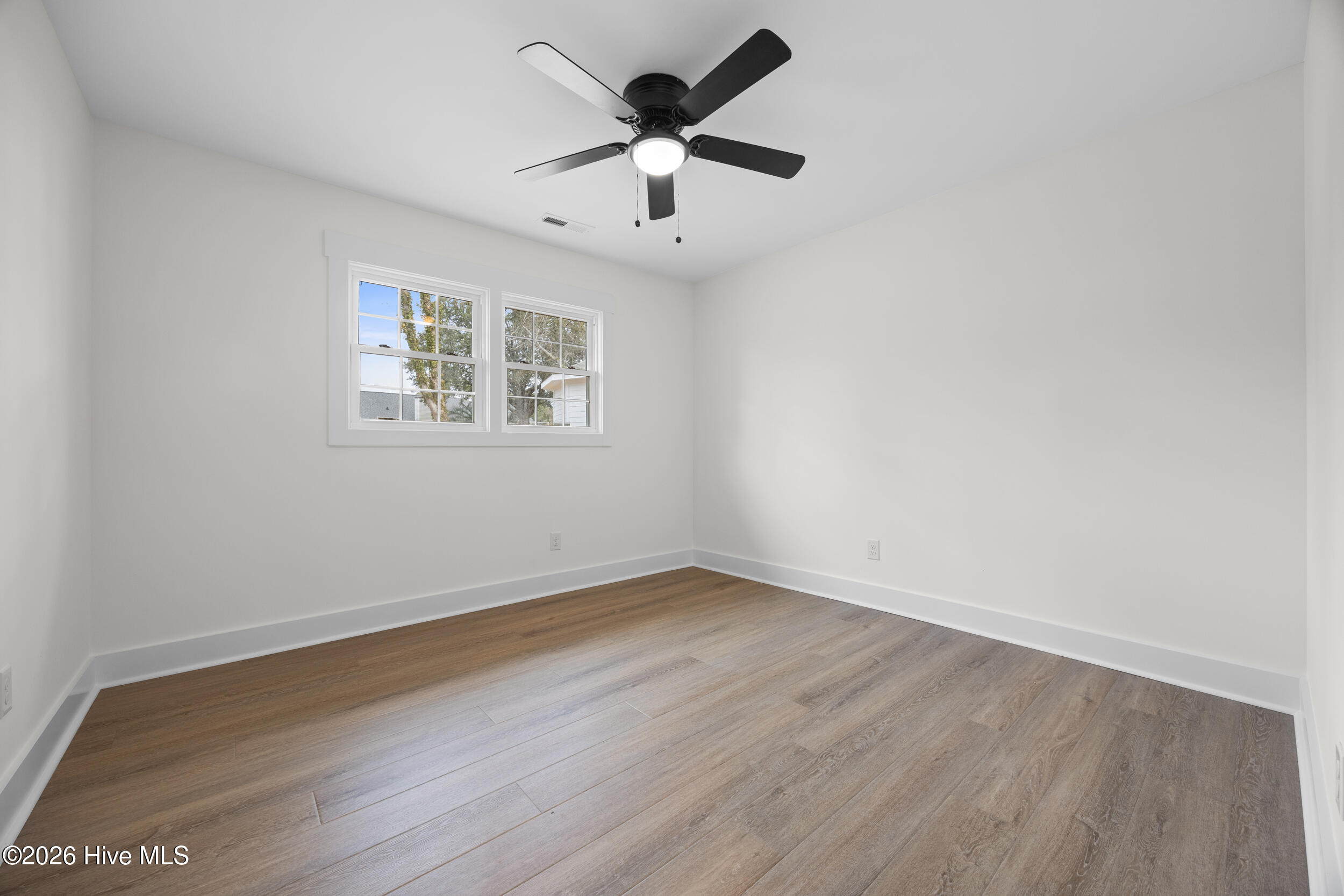 100556943 | Photo 30