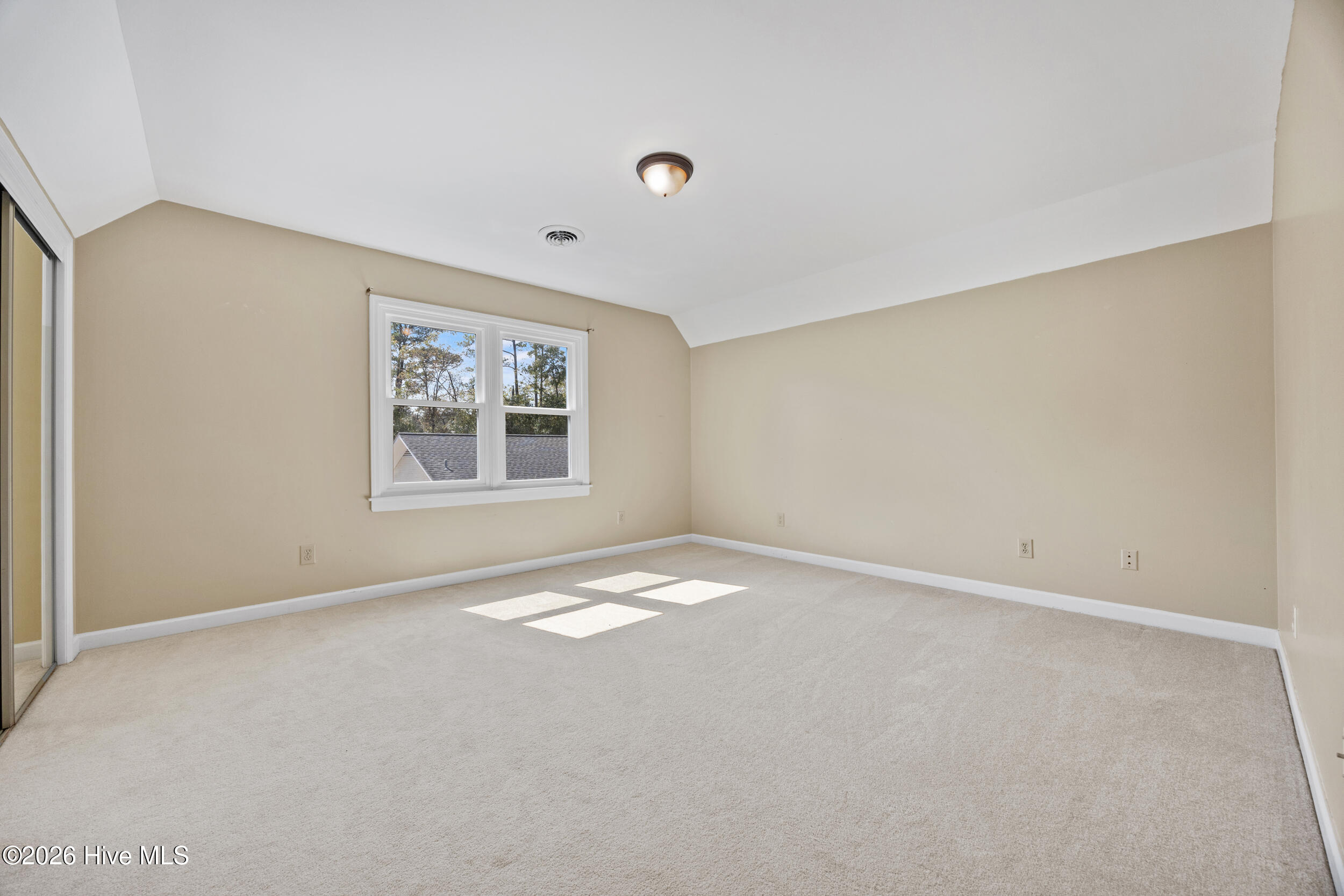 100558264 | Photo 43