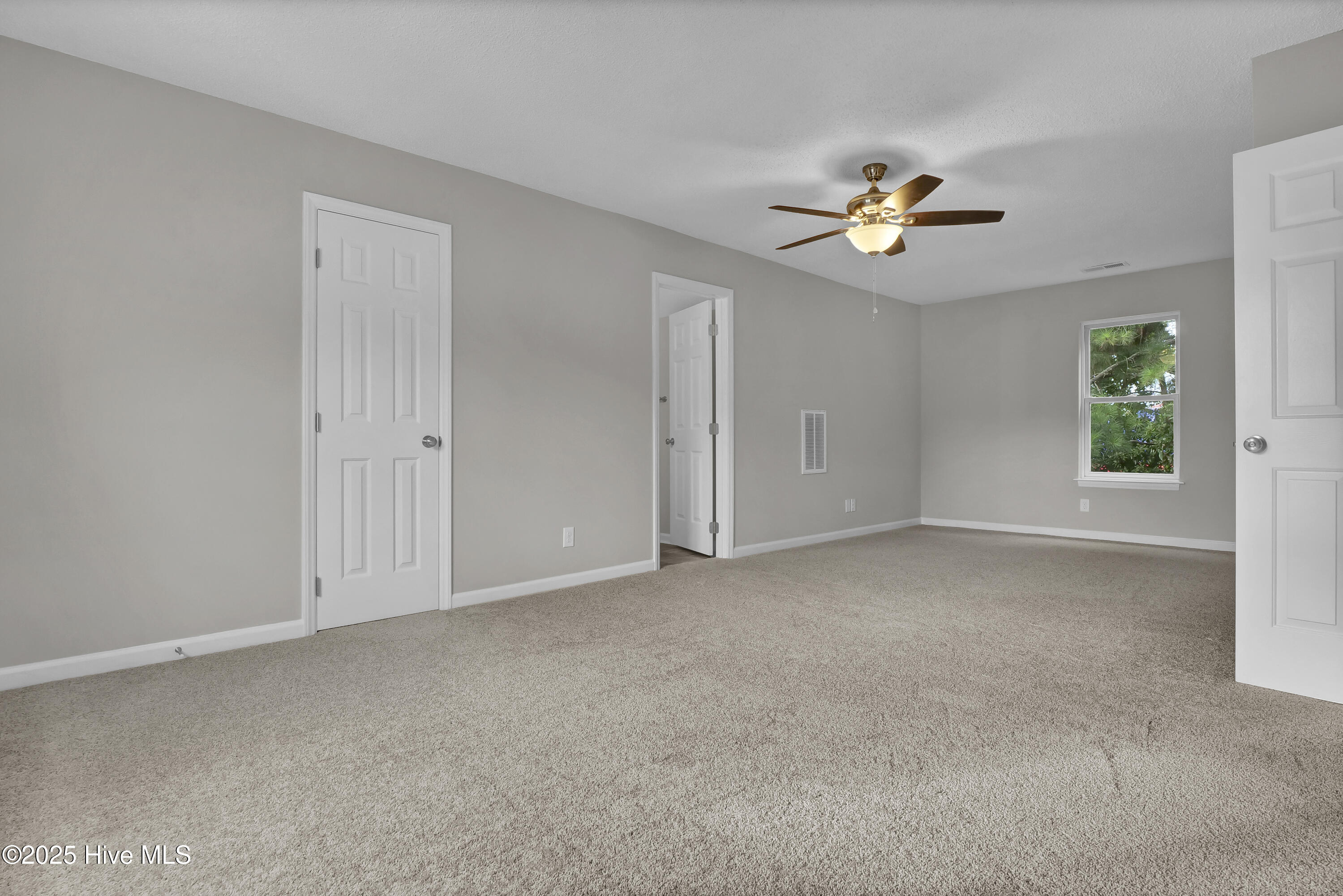 100519530 | Photo 23