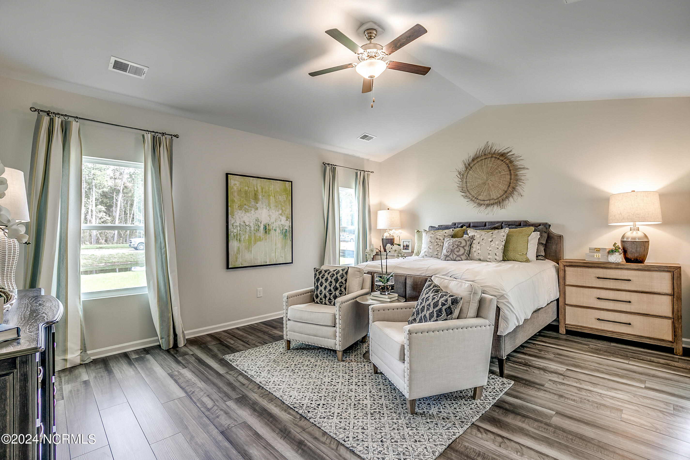 100567932 | Photo 22